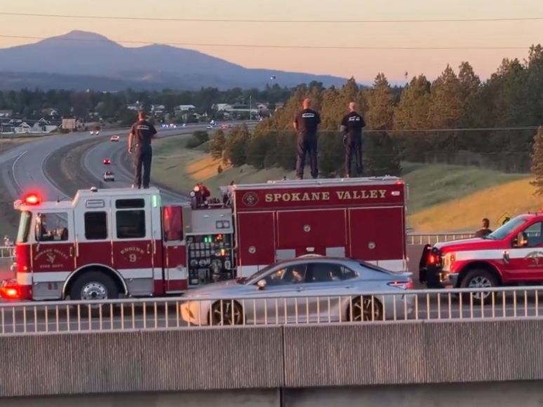 Zwei Feuerwehrleute in Idaho bei Brandbekämpfung erschossen. Zwei Feuerwehrleute in Idaho bei Brandbekämpfung erschossen.