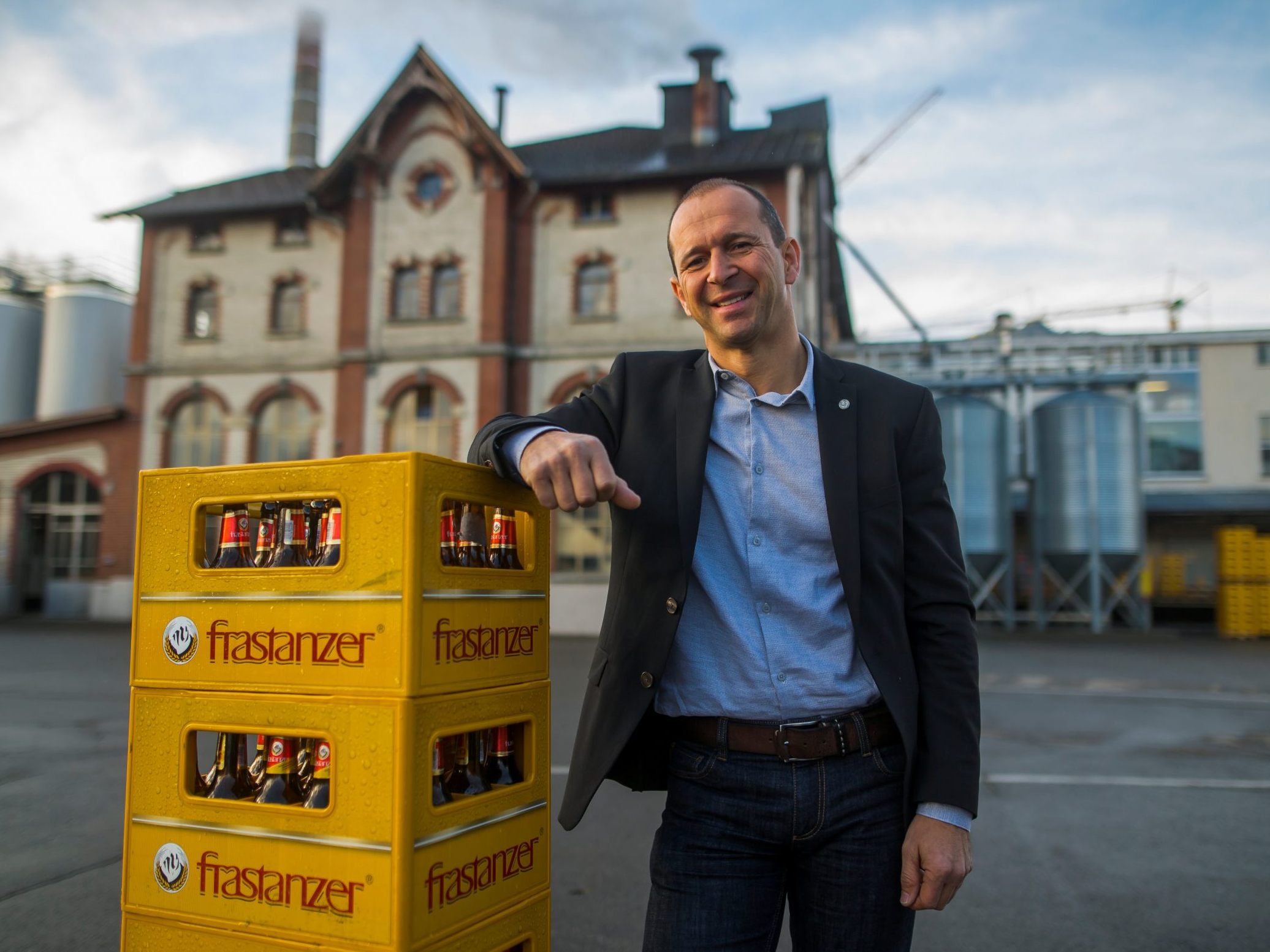 Kurt Michelini vor dem Südhaus der Brauerei Frastanzer
