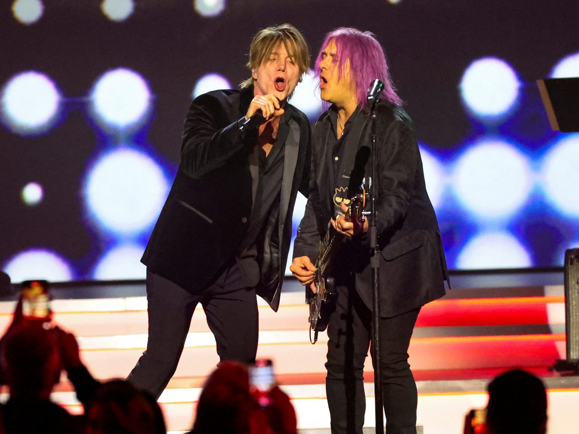 John Rzeznik und Robby Takac von den Goo Goo Dolls live auf der Bühne. John Rzeznik und Robby Takac von den Goo Goo Dolls live auf der Bühne.