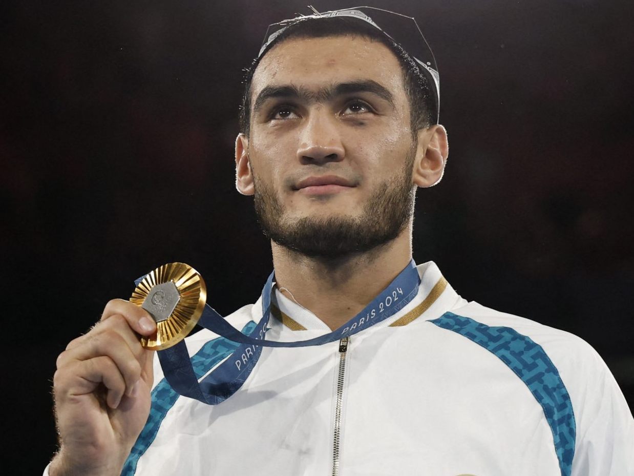 Lassisbek Mullojonow, Olympiasieger 2024 im Schwergewicht, steht nach einem positiven Dopingtest unter Verdacht und wurde vorläufig gesperrt. Lassisbek Mullojonow, Olympiasieger 2024 im Schwergewicht, steht nach einem positiven Dopingtest unter Verdacht und wurde vorläufig gesperrt.