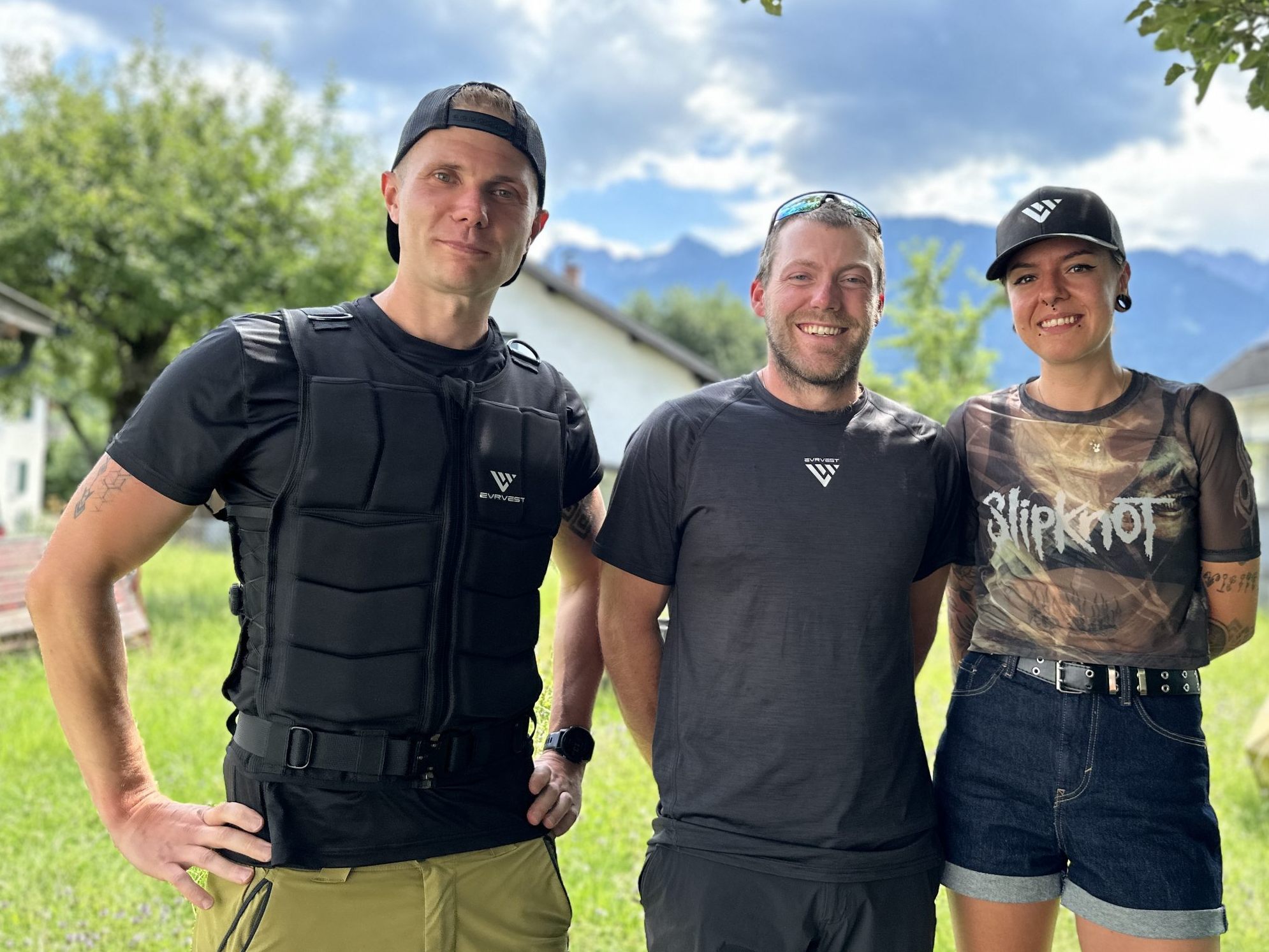 Fabian, Maximilian und Janine stehen hinter dem Event und der Gewichtsweste.