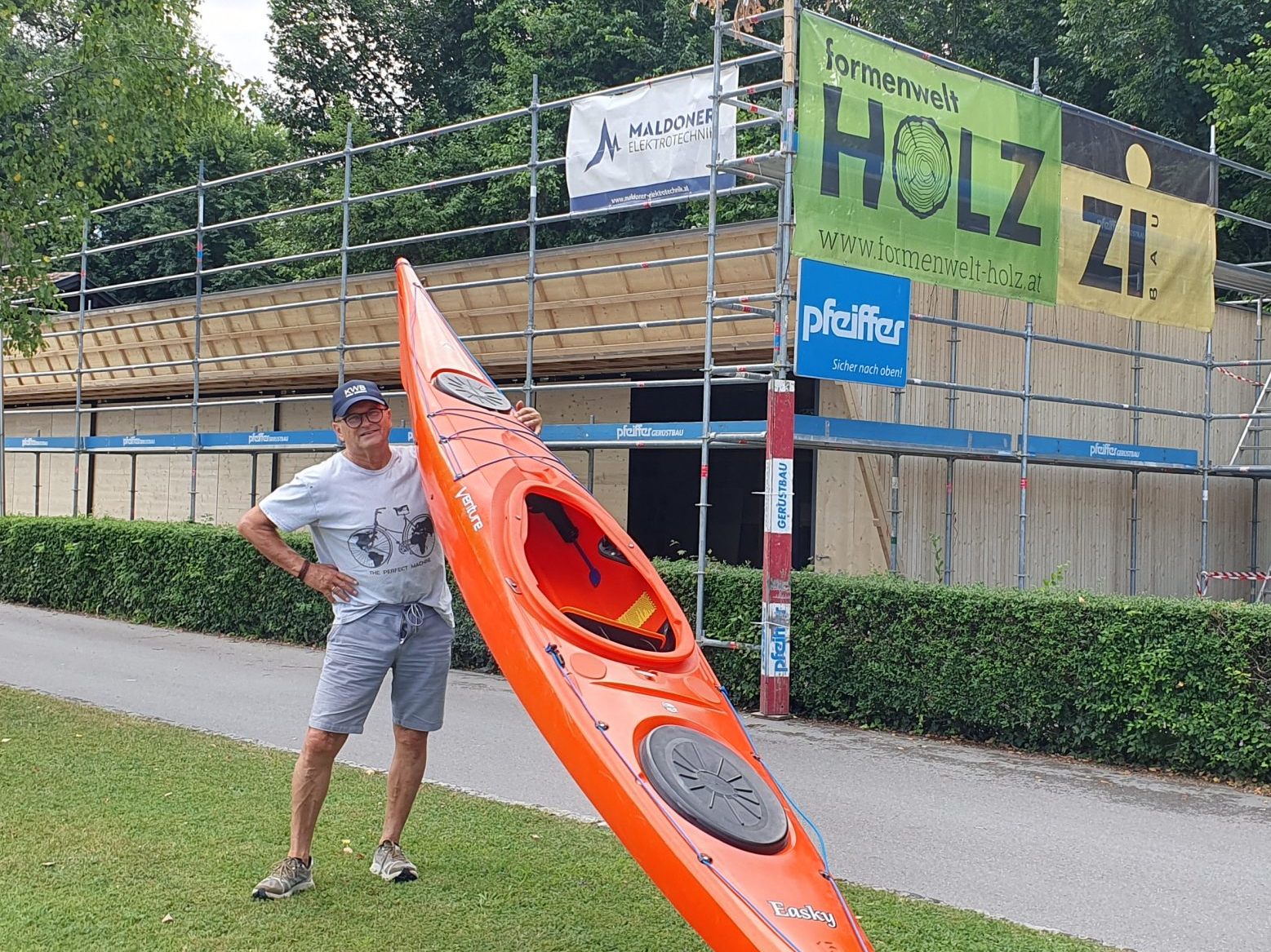Vereinspräsident Martin Köb vor dem entstehenden Bootshaus beim Sporthafen Bregenz. Vereinspräsident Martin Köb vor dem entstehenden Bootshaus beim Sporthafen Bregenz.