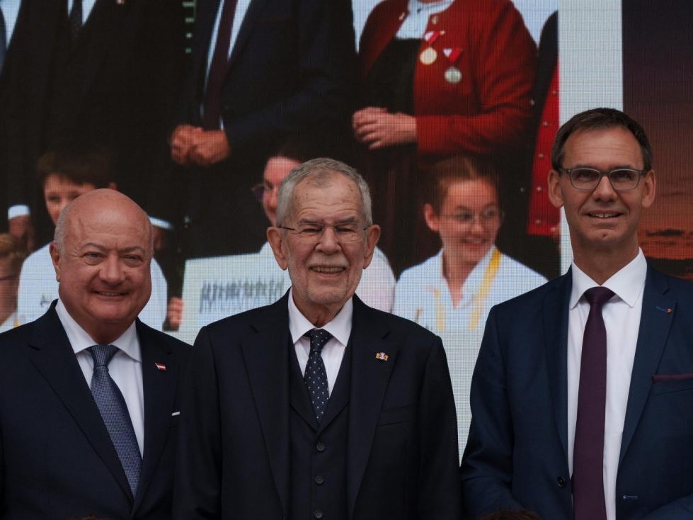 Bundespräsident Alexander Van der Bellen, Landeshauptmann Markus Wallner und Bundeskanzler Christian Stocker bei der Eröffnung der Bregenzer Festspiele. Bundespräsident Alexander Van der Bellen, Landeshauptmann Markus Wallner und Bundeskanzler Christian Stocker bei der Eröffnung der Bregenzer Festspiele.
