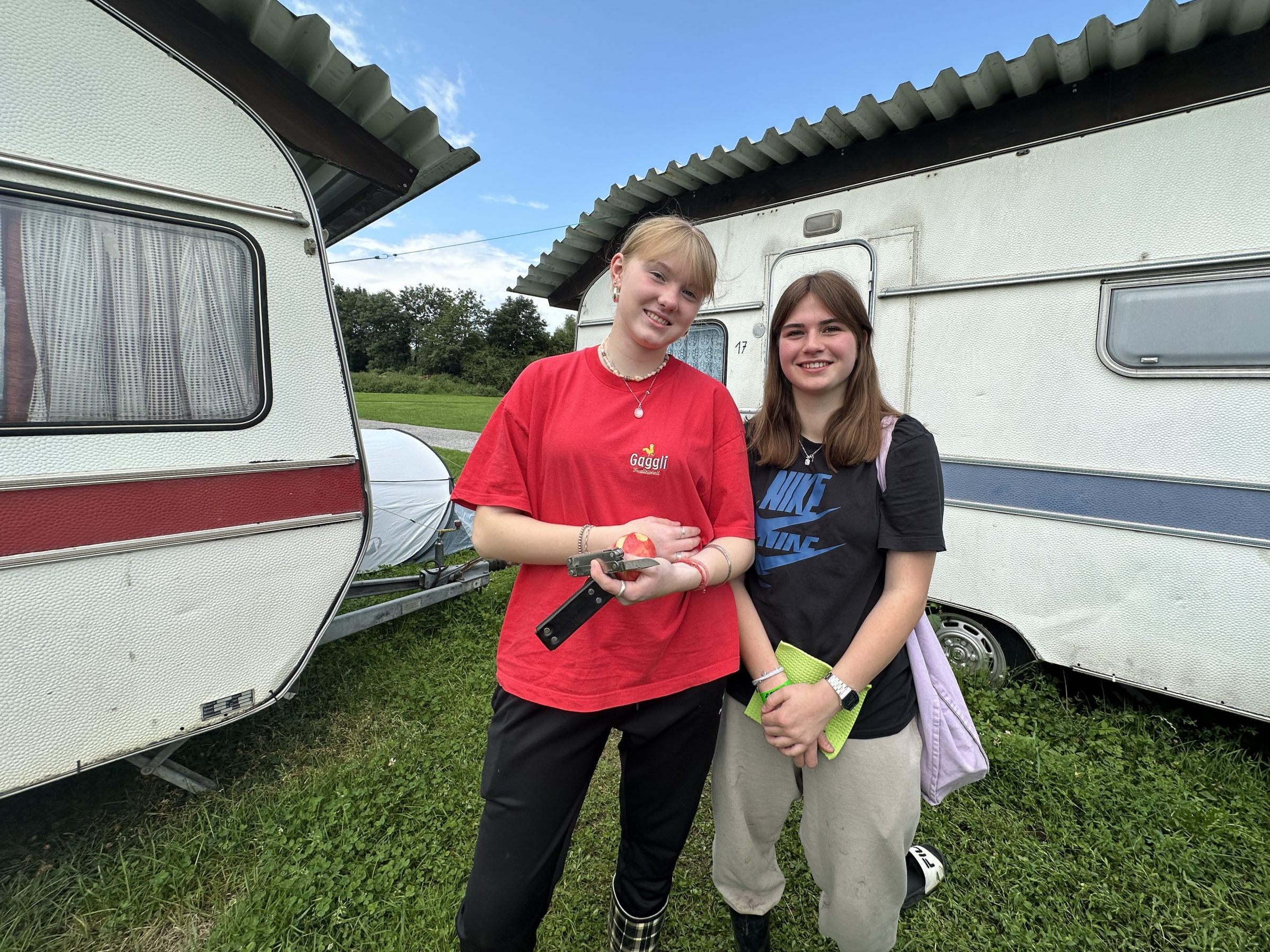 Leah und Luzi waren trotz verregnetem Wetter gut gelaunt. Leah und Luzi waren trotz verregnetem Wetter gut gelaunt.
