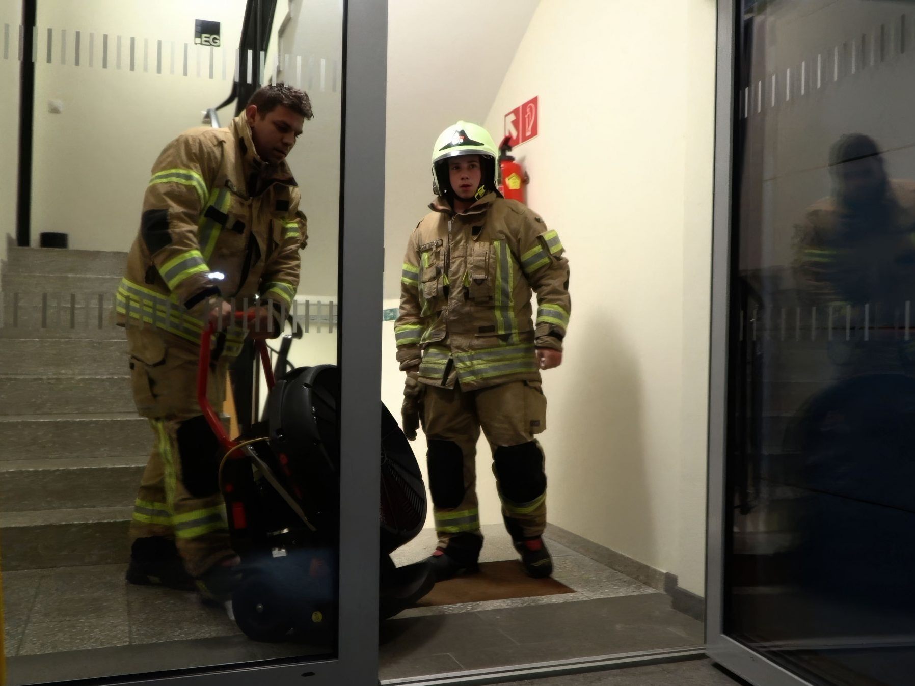 Die Feuerwehr belüftete die Wohnung sowie das Stiegenhaus