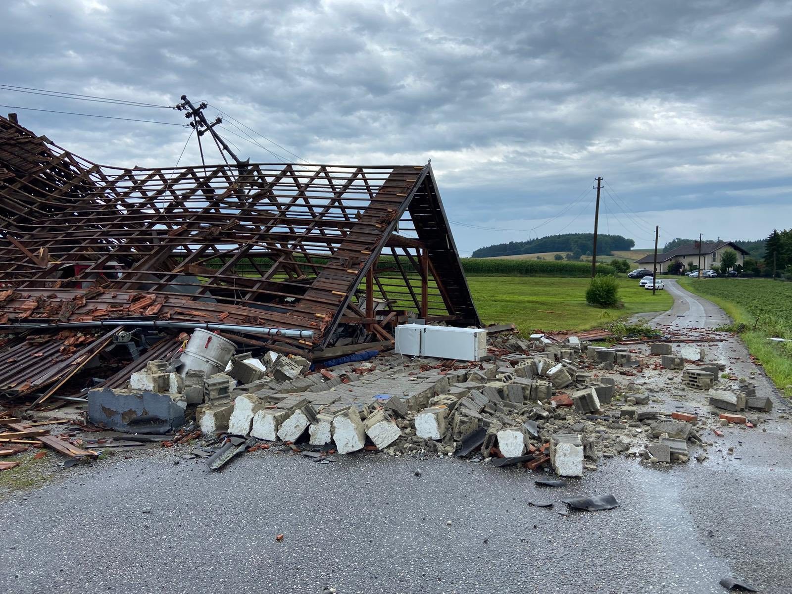 Eine Windhose wütete in Taufkirchen an der Pram.