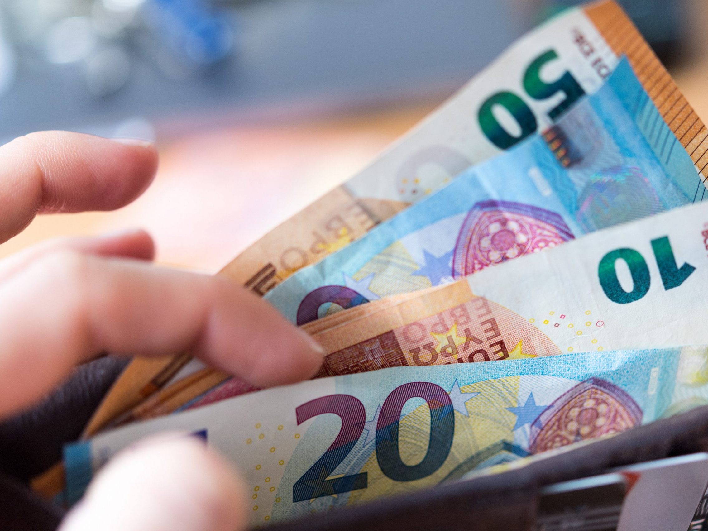 Der Reparaturbonus soll "gegen Jahresende" wieder starten. Der Reparaturbonus soll "gegen Jahresende" wieder starten.