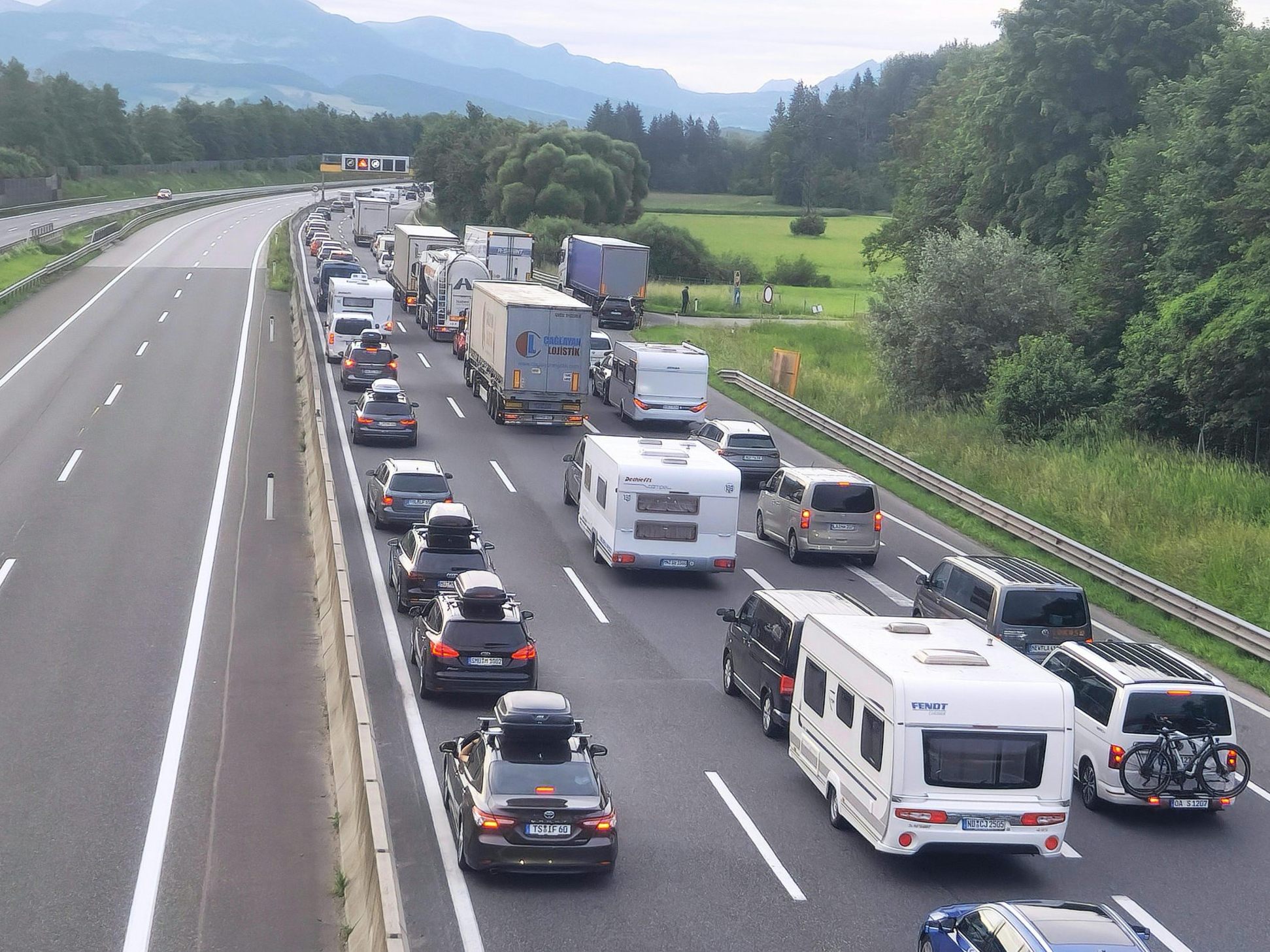 Stauwarnung für das Wochenende.