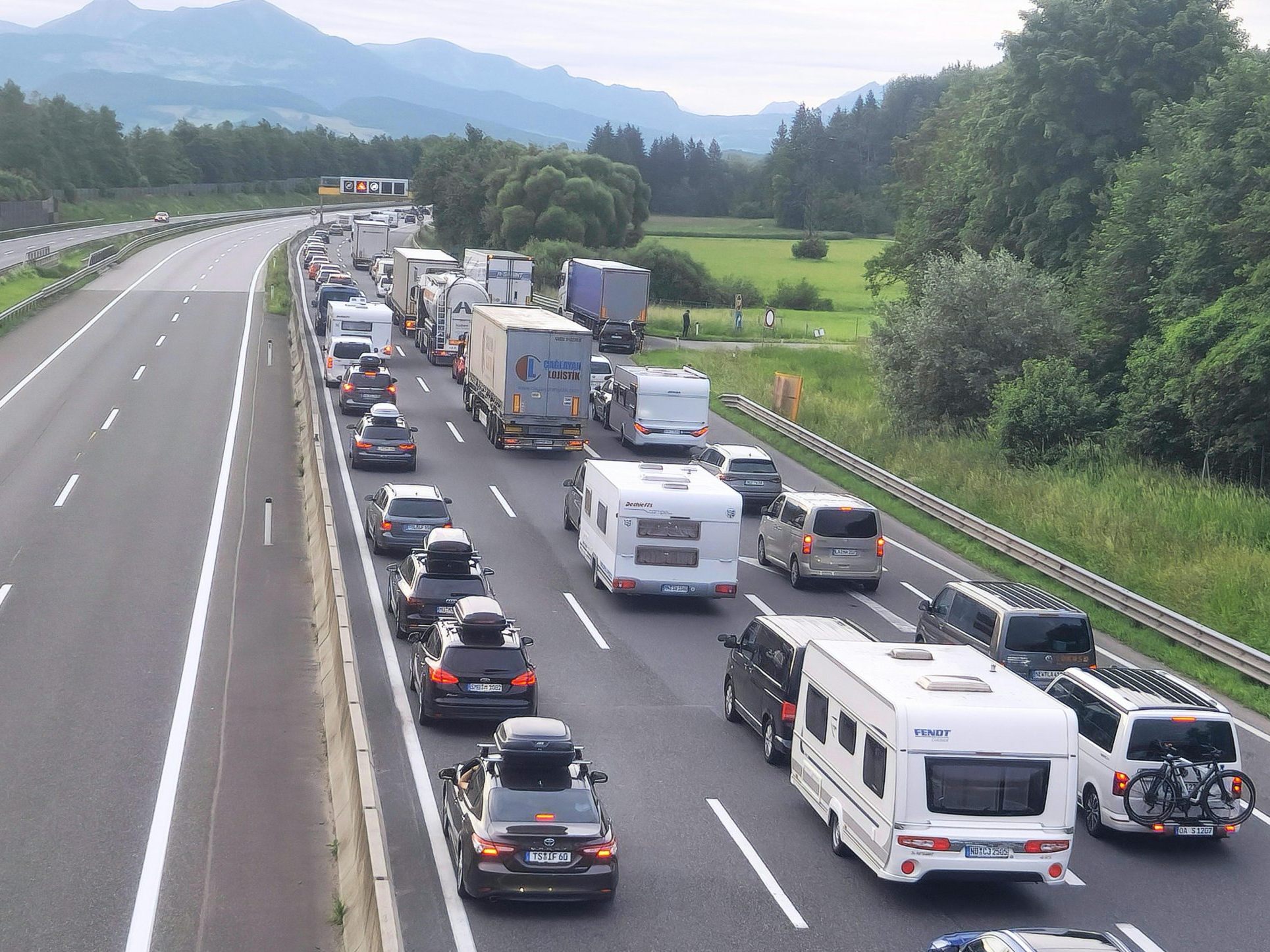 Auf der A10 für gelten im Sommer Abfahrtsperren für den Transitverkehr.