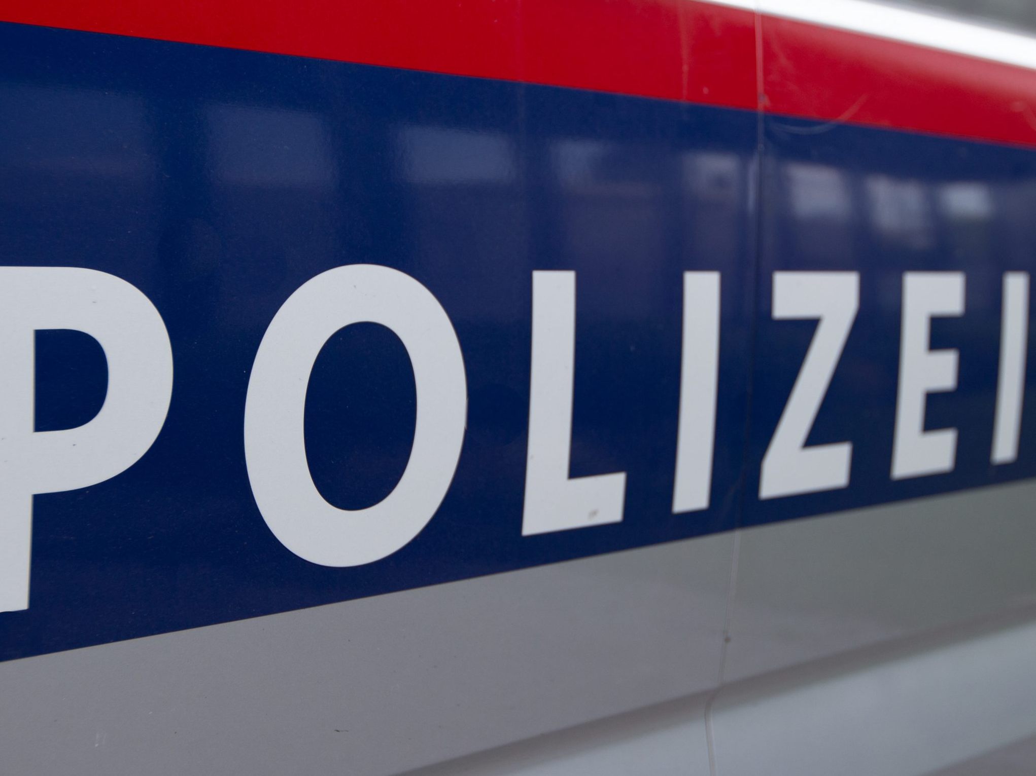 Die Polizei ermittelt nach einem Raubüberfall in Simmering. Die Polizei ermittelt nach einem Raubüberfall in Simmering.