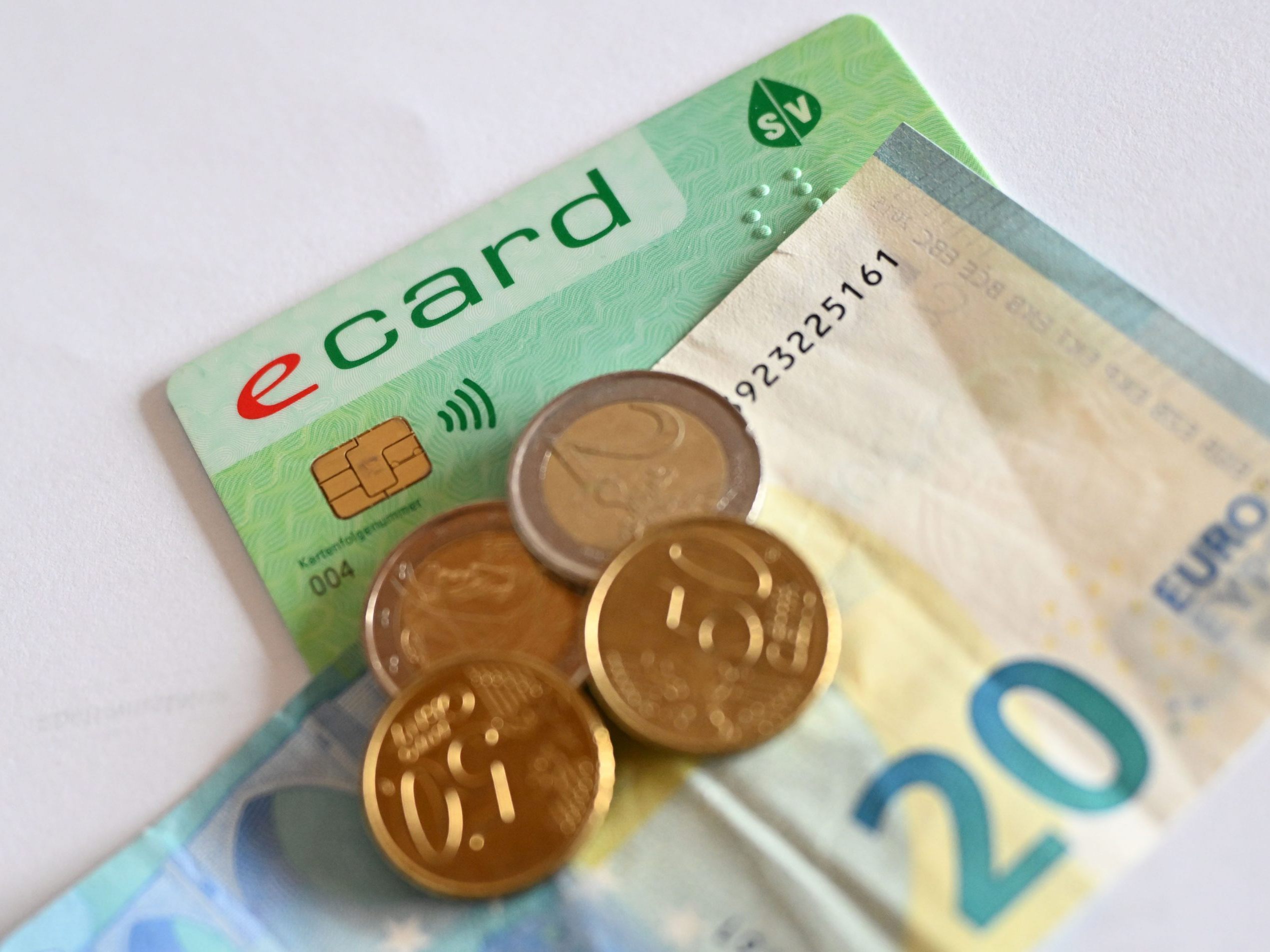 Nicht nur bei der E-Card kommt es zu einer Gebührenerhöhung.