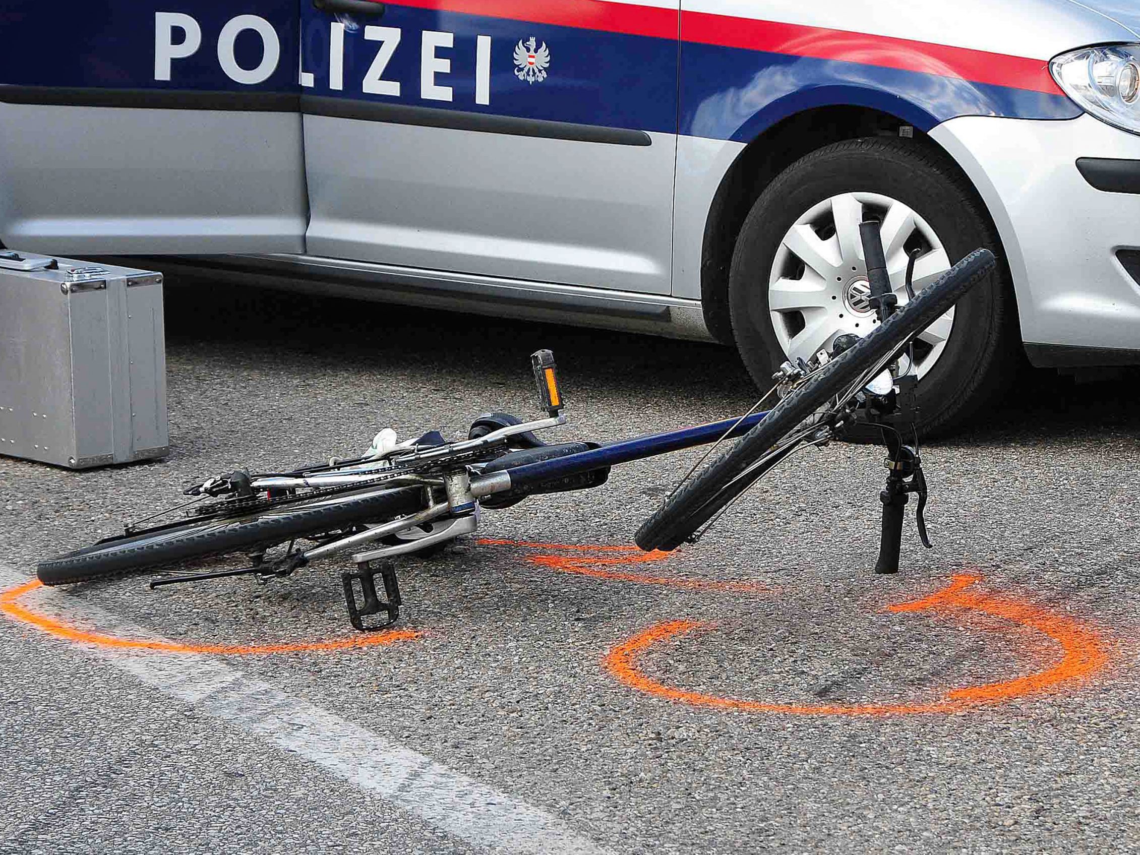 Das Mädchen verstarb noch an der Unfallstelle.