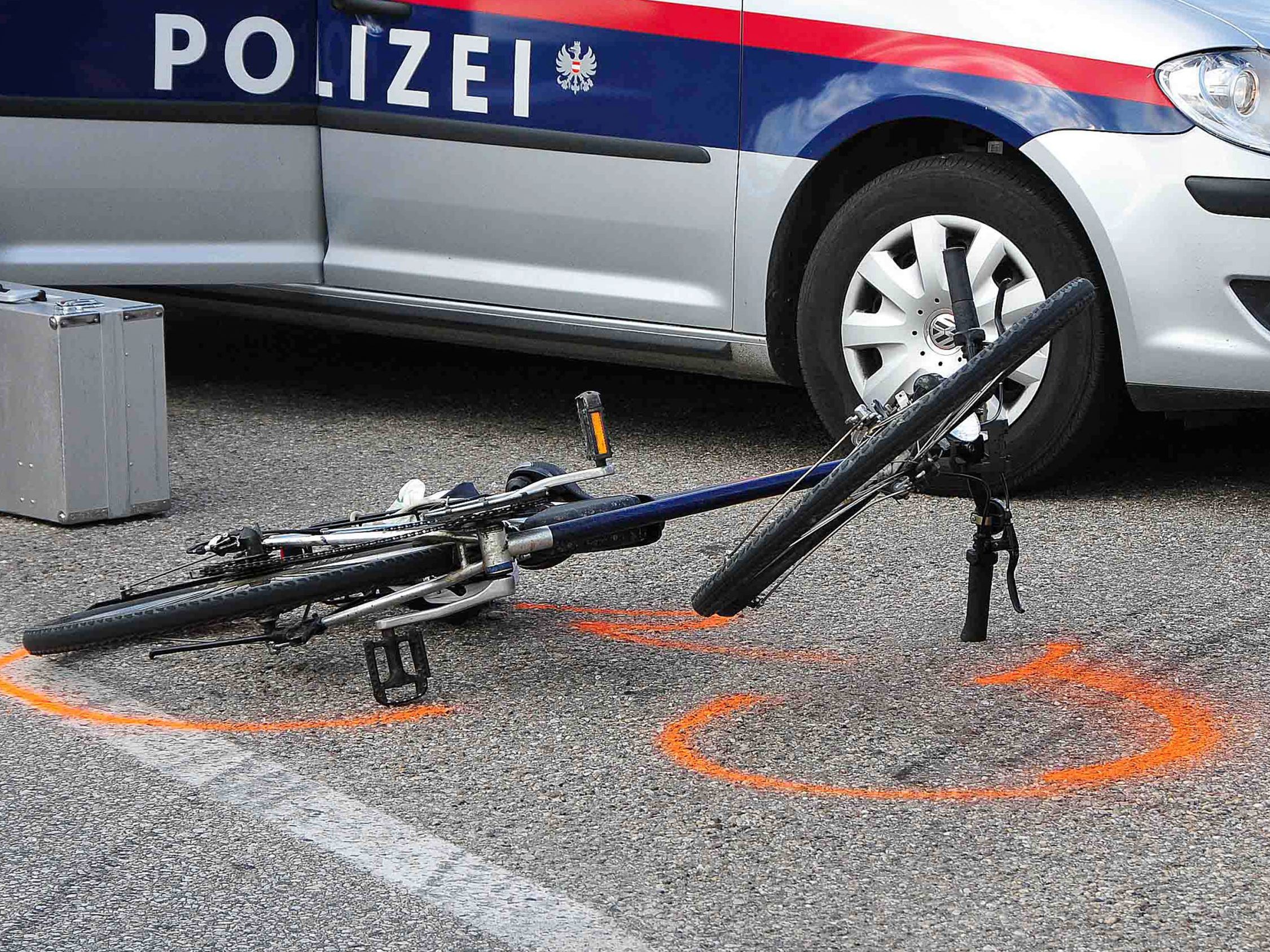 Das Mädchen verstarb noch an der Unfallstelle.
