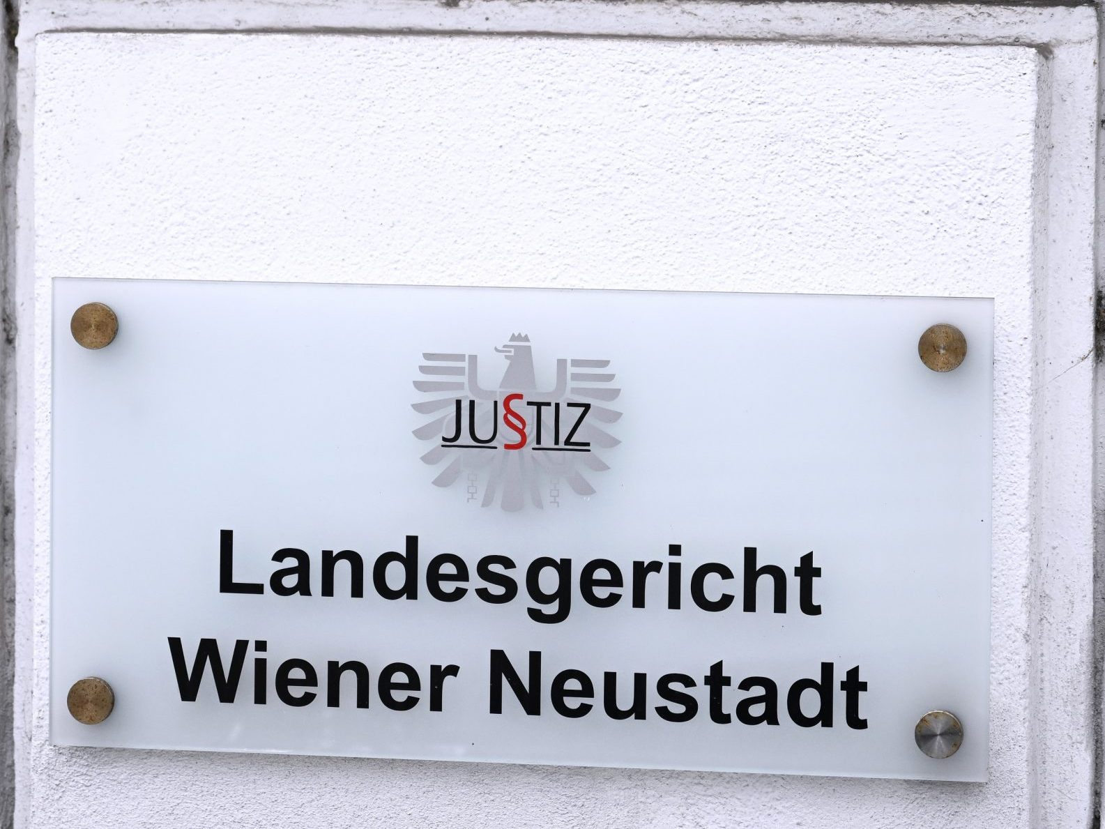 Teilbedingte Haft für eine Jugendliche im Terror-Prozess in Wr. Neustadt. Teilbedingte Haft für eine Jugendliche im Terror-Prozess in Wr. Neustadt.