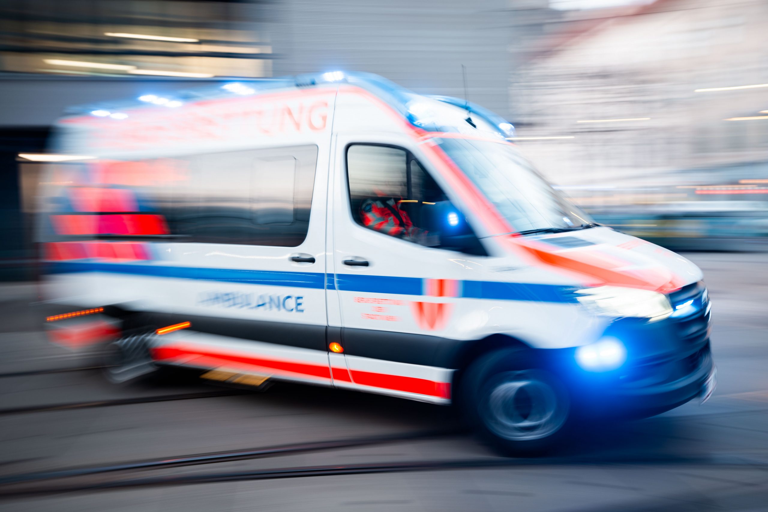 Crash zwischen Rettungswagen und Motorrad in Wien-Margareten forderte Verletzten