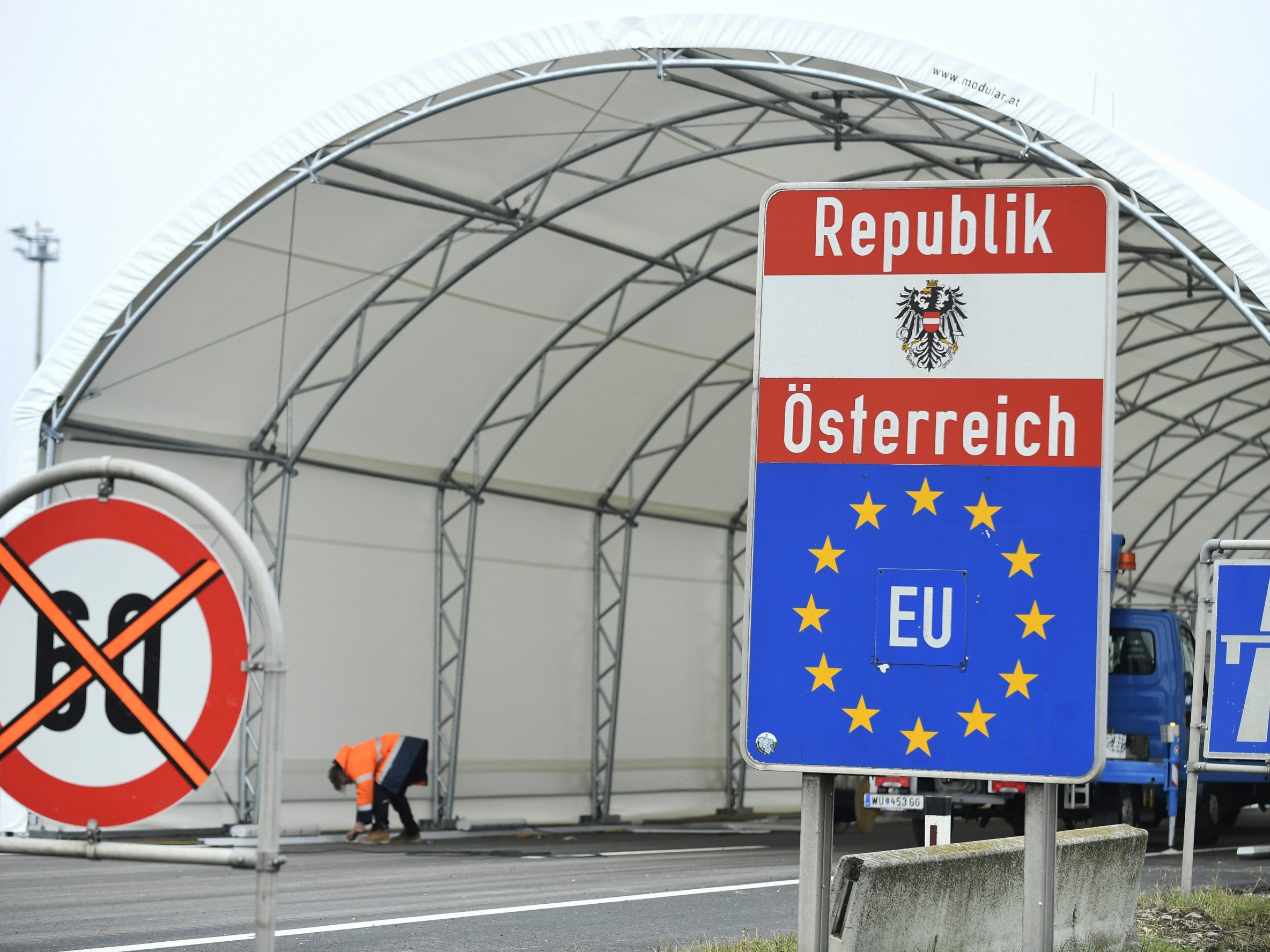 Die Zahl der Asylanträge geht zurück. Die Zahl der Asylanträge geht zurück.