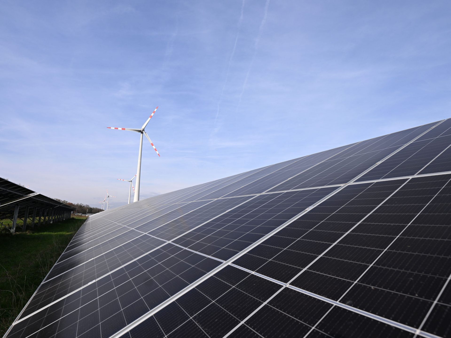 Eine Photovoltaik-Anlage. Eine Photovoltaik-Anlage.