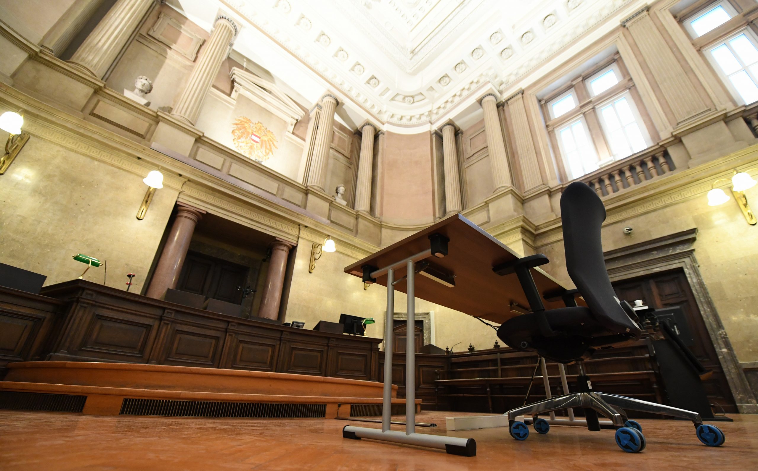 Na Dunaju razsojali o smrti 22-letnice zaradi prevelikega odmerka drog