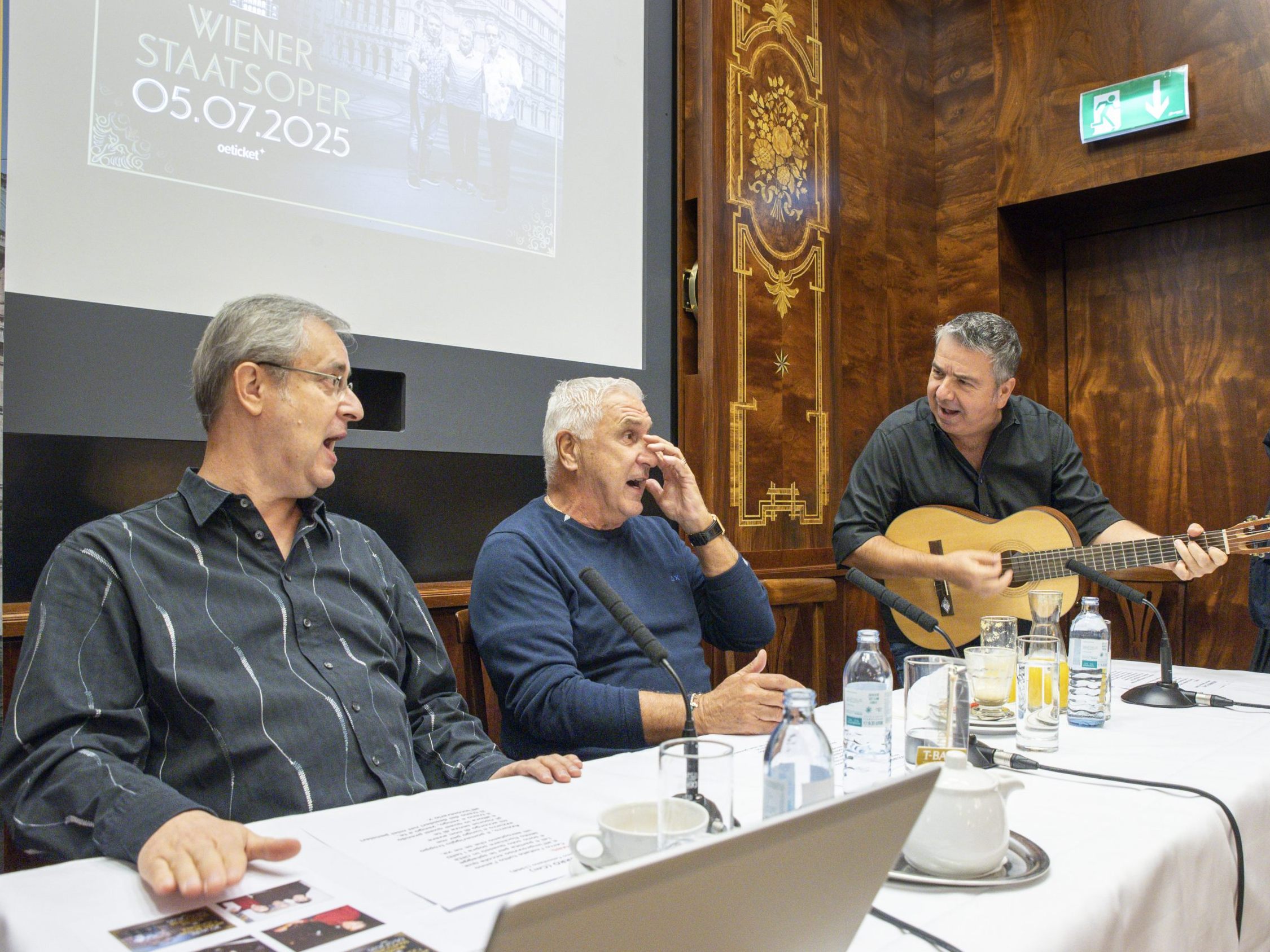 Nach dem Konzert in der Wiener Staatsoper stechen Monti Beton und Johann K. in See. Nach dem Konzert in der Wiener Staatsoper stechen Monti Beton und Johann K. in See.