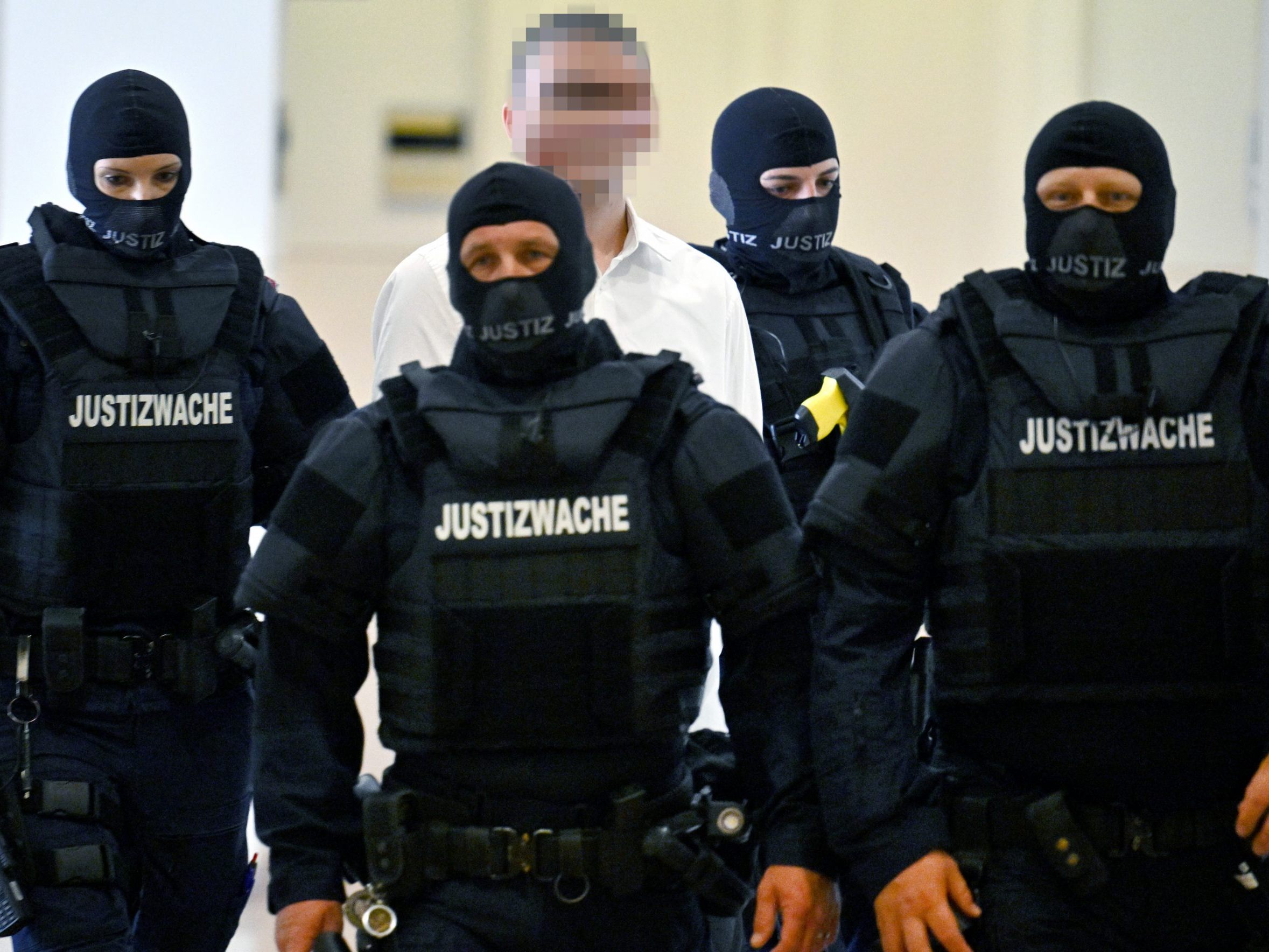 Das Landesgericht Wiener Neustadt verurteilte Luca K. zu zwei Jahren Haft. Das Landesgericht Wiener Neustadt verurteilte Luca K. zu zwei Jahren Haft.