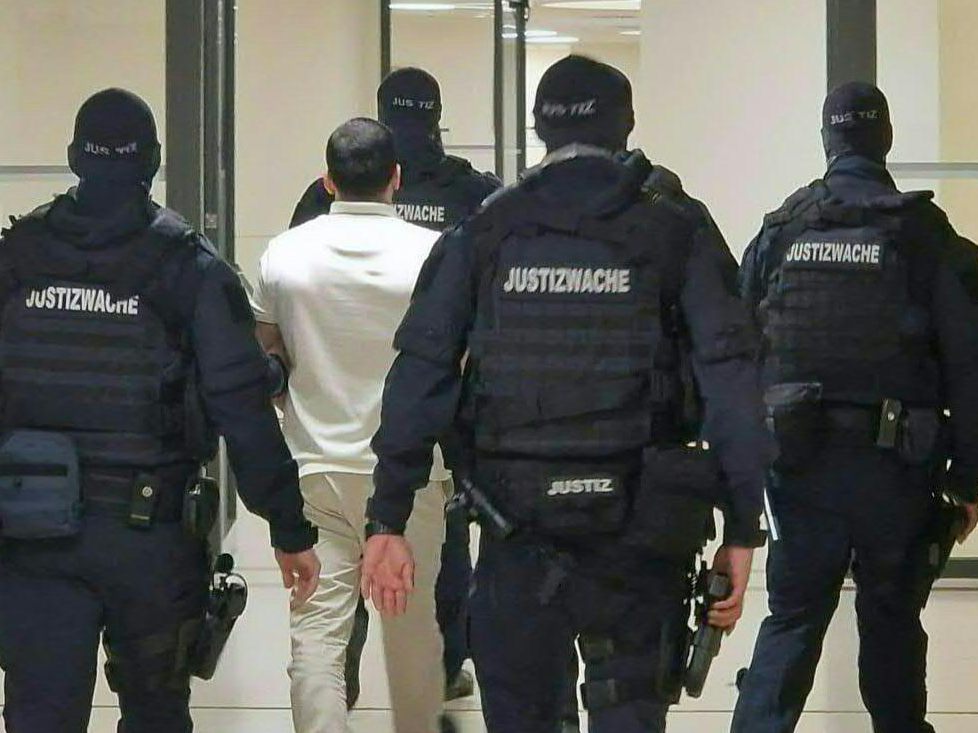 Der Tschetschene räumte ein, sich für den IS betätigt zu haben. Der Tschetschene räumte ein, sich für den IS betätigt zu haben.