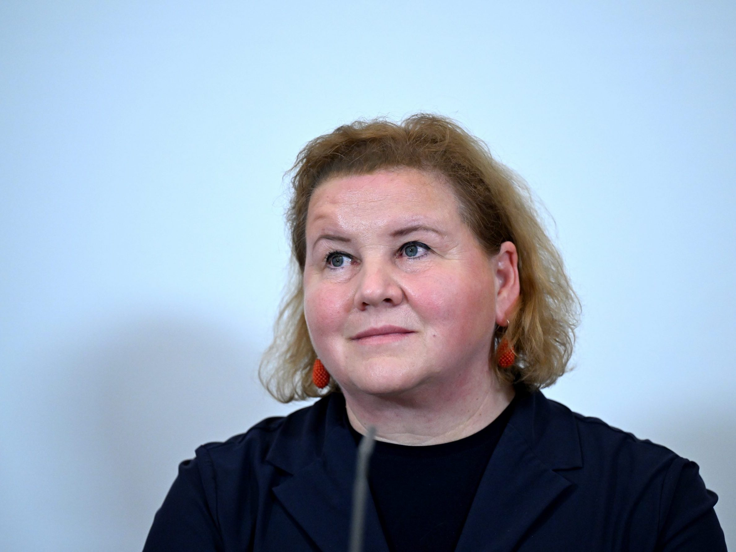 Diensthandy-Debatte: 1.349-Euro-iPhone für Ministerin Schumann Diensthandy-Debatte: 1.349-Euro-iPhone für Ministerin Schumann