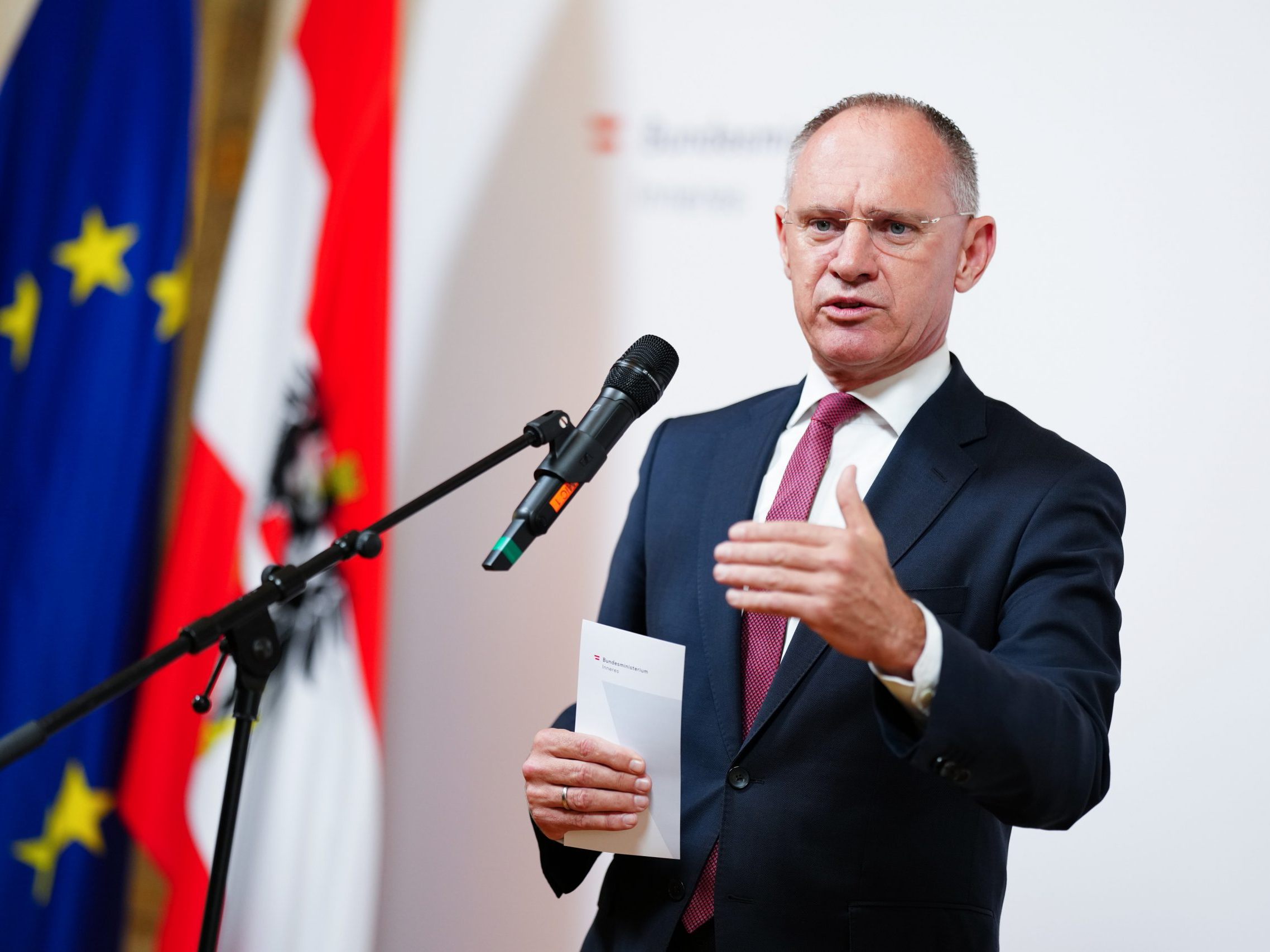 Abschiebung von Syrer durch Innenministerium. Im Bild: Ressortchef Karner.