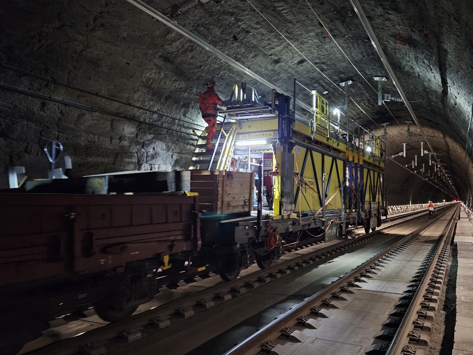Die erste Sanierungsetappe des ÖBB-Tauerntunnels geht planmäßig zu Ende.