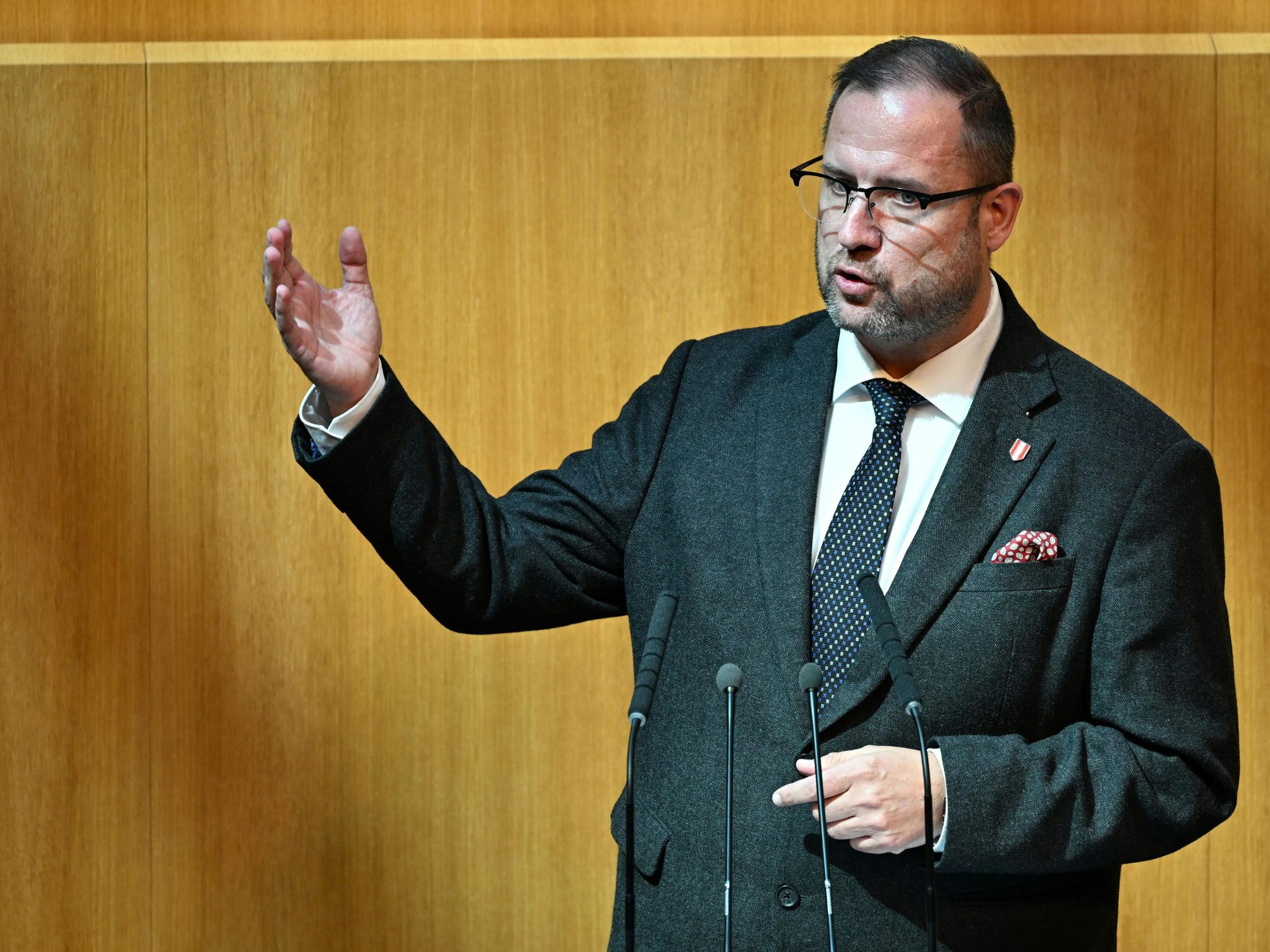 Die FPÖ kritisiert die Kosten der Staatssekretariate.