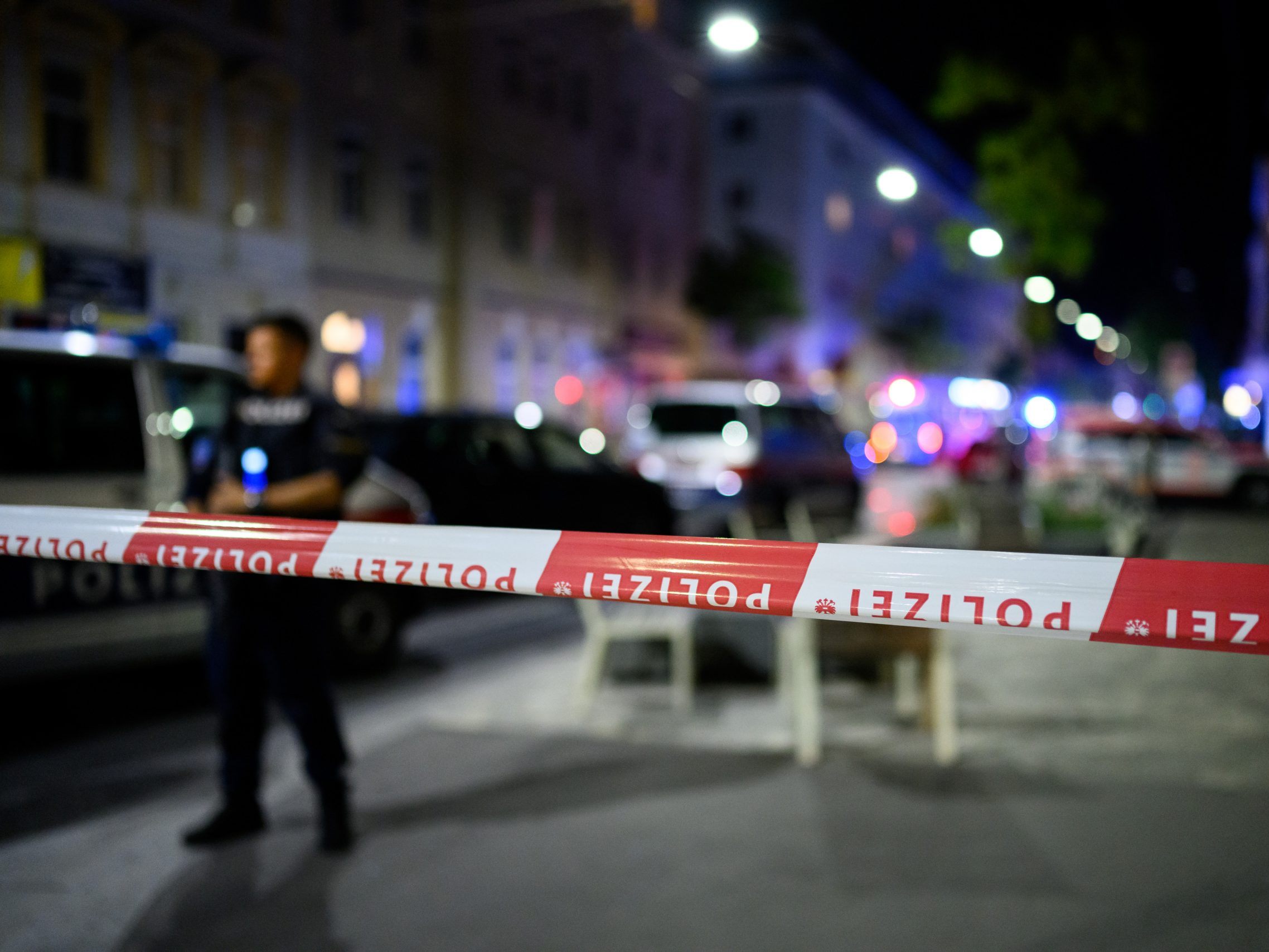 Der betrunkene Schütze feuerte auch auf die Polizisten. Der betrunkene Schütze feuerte auch auf die Polizisten.