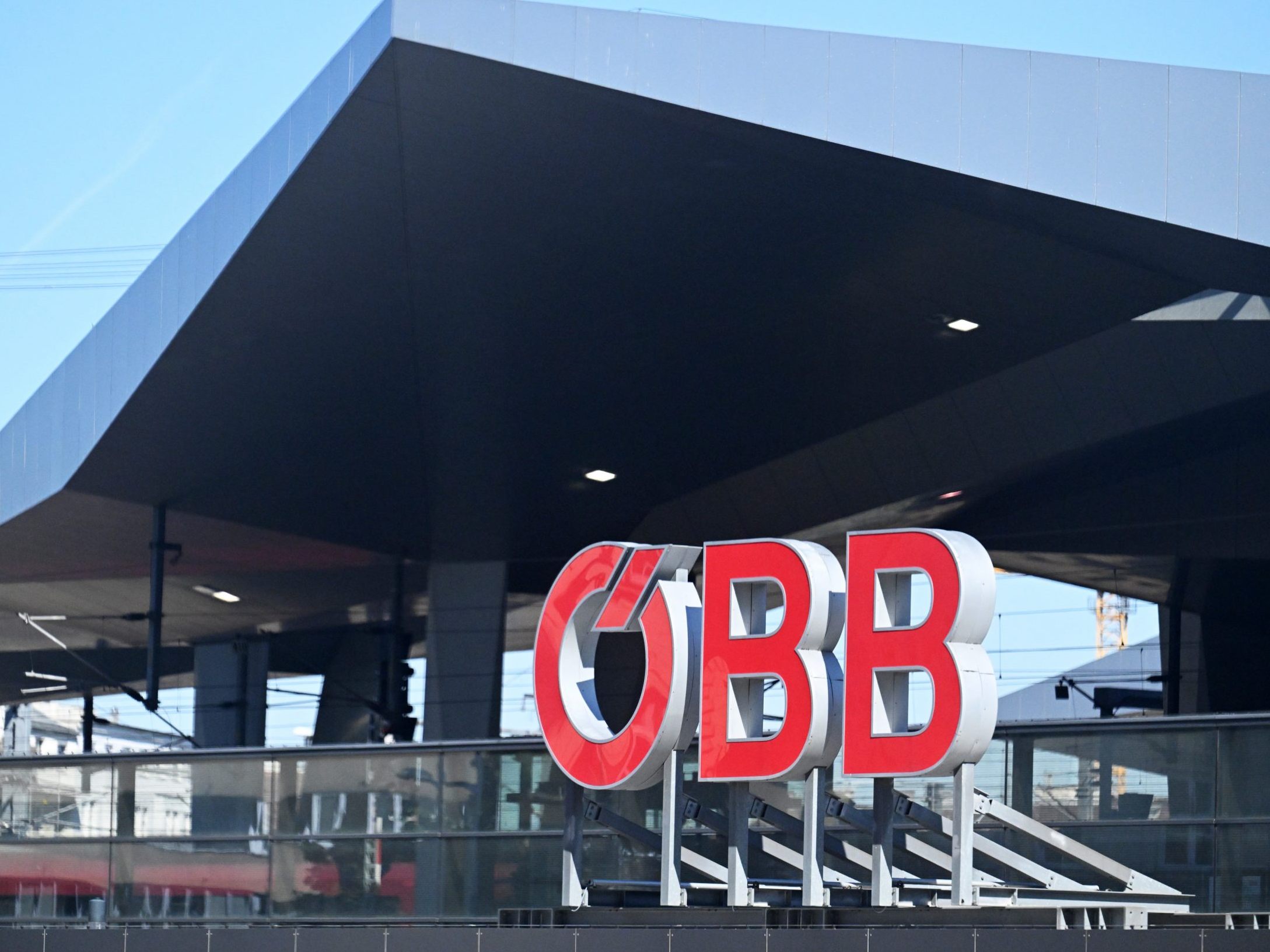 Die ÖBB werden die jüngste Entscheidung des Bundesverwaltungsgerichts (BVwG) zur geplanten Bahnschleife Ebenfurth anfechten. Die ÖBB werden die jüngste Entscheidung des Bundesverwaltungsgerichts (BVwG) zur geplanten Bahnschleife Ebenfurth anfechten.