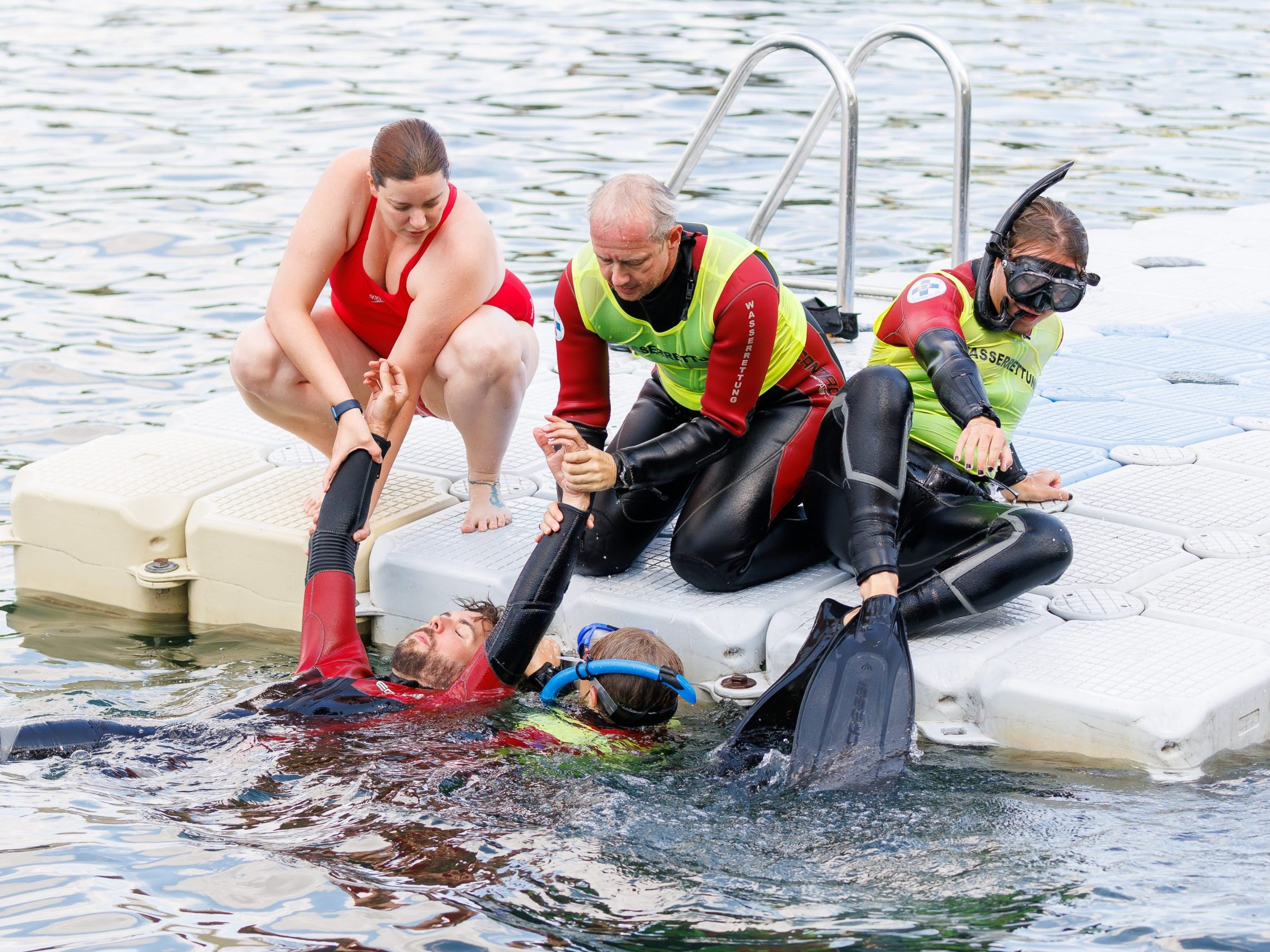 Eine Rettungsübung des Samariterbundes. Eine Rettungsübung des Samariterbundes.