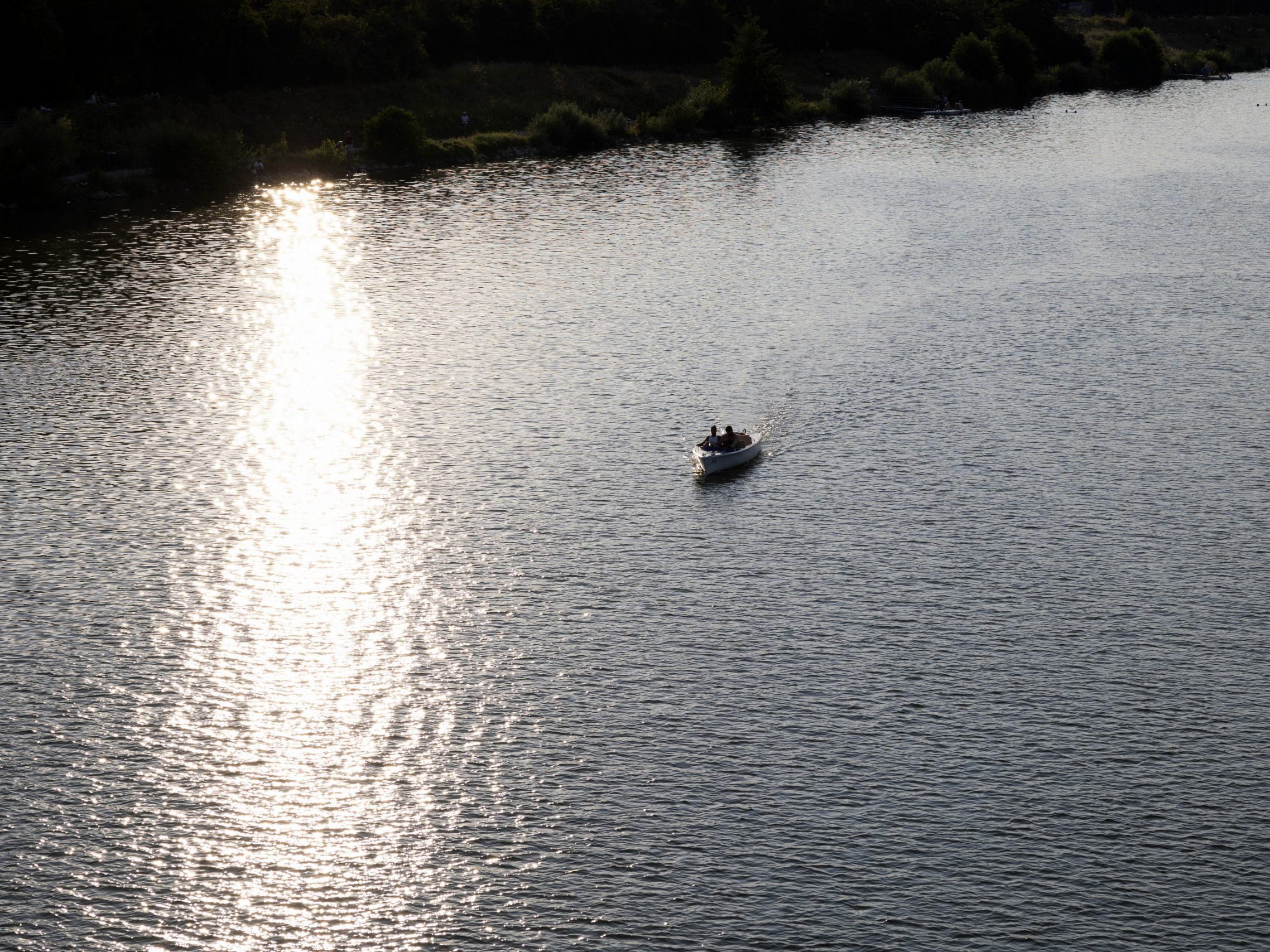 Beim Kentern eines Touristenbootes auf der Donau in Rumänien starben vier Menschen, darunter auch ein Kind.