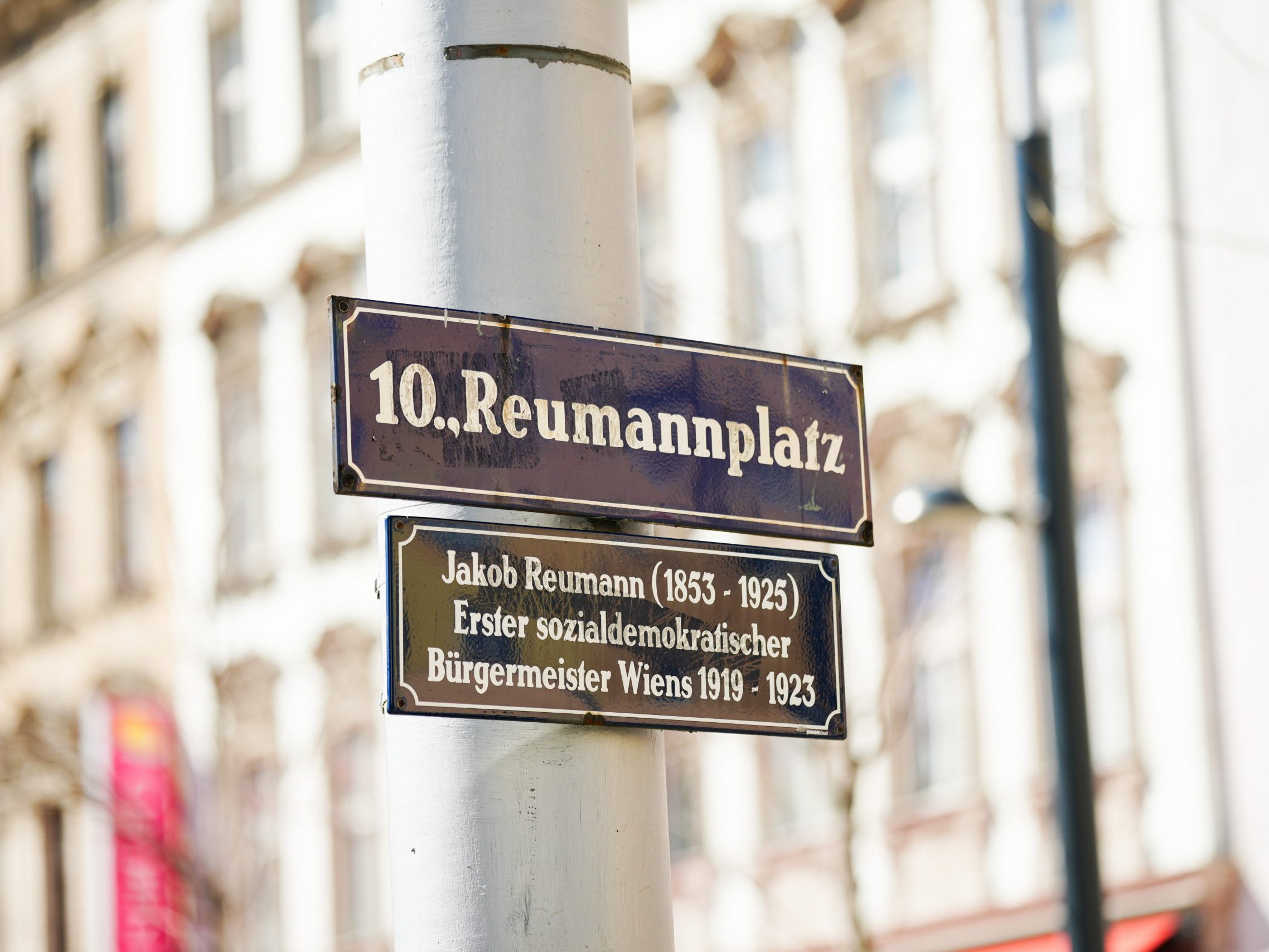 Ermittlungserfolg nach einem brutalen Raubüberfall am Wiener Reumannplatz. Ermittlungserfolg nach einem brutalen Raubüberfall am Wiener Reumannplatz.