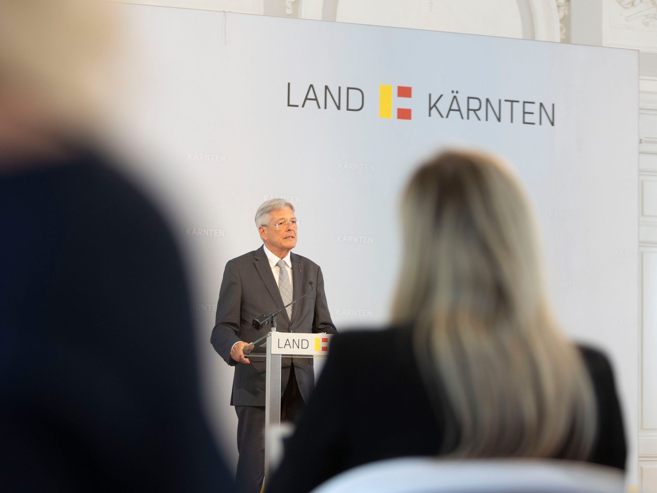 Der Kärntner Landeshauptmann Peter Kaiser nach einem Runden Tisch zum Peršmanhof-Einsatz.