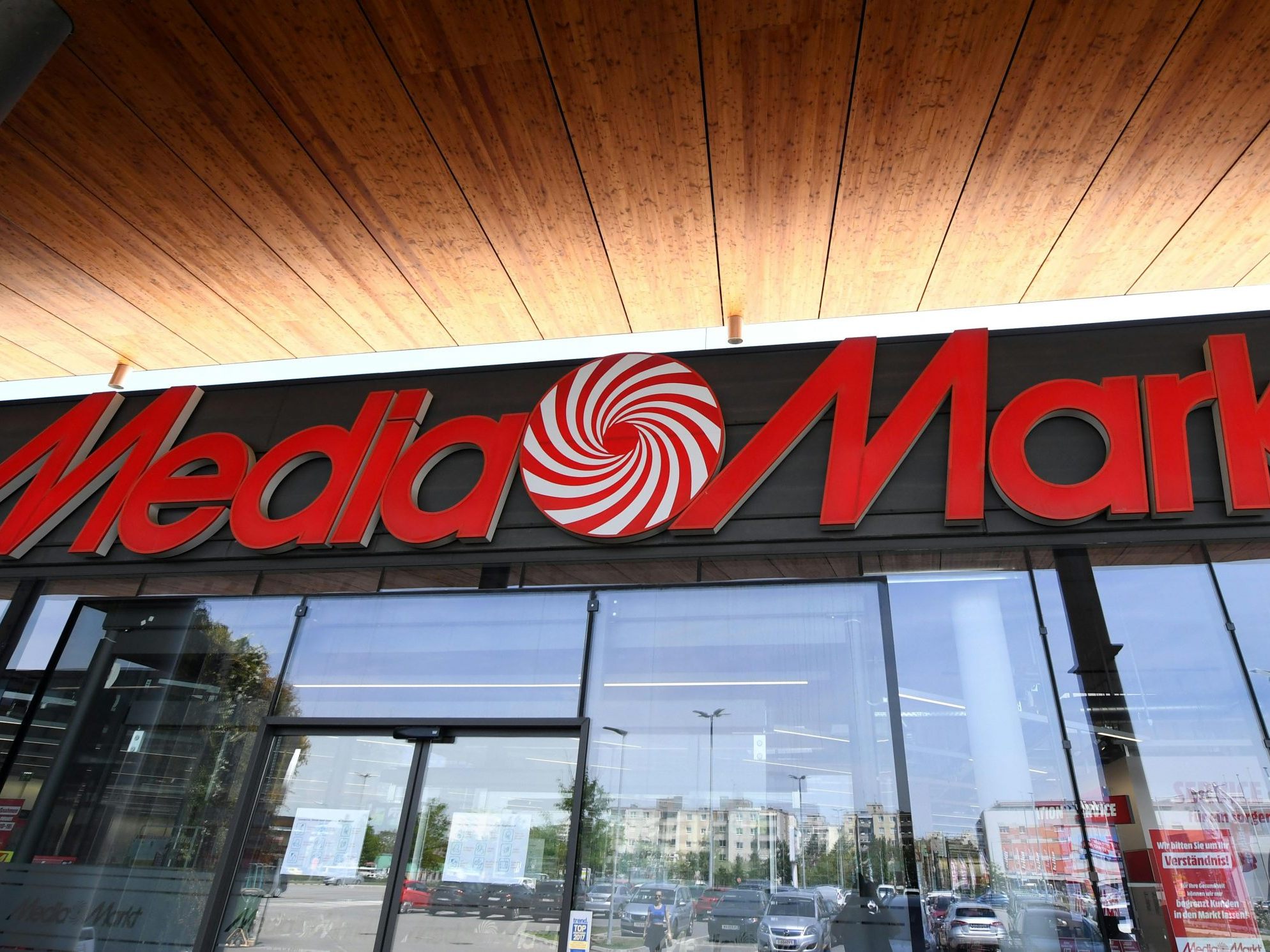 JD.com übernimmt MediaMarkt: Auswirkungen auf Elektronikhandel, Arbeitsplätze und Omnichannel-Strategien in Europa.