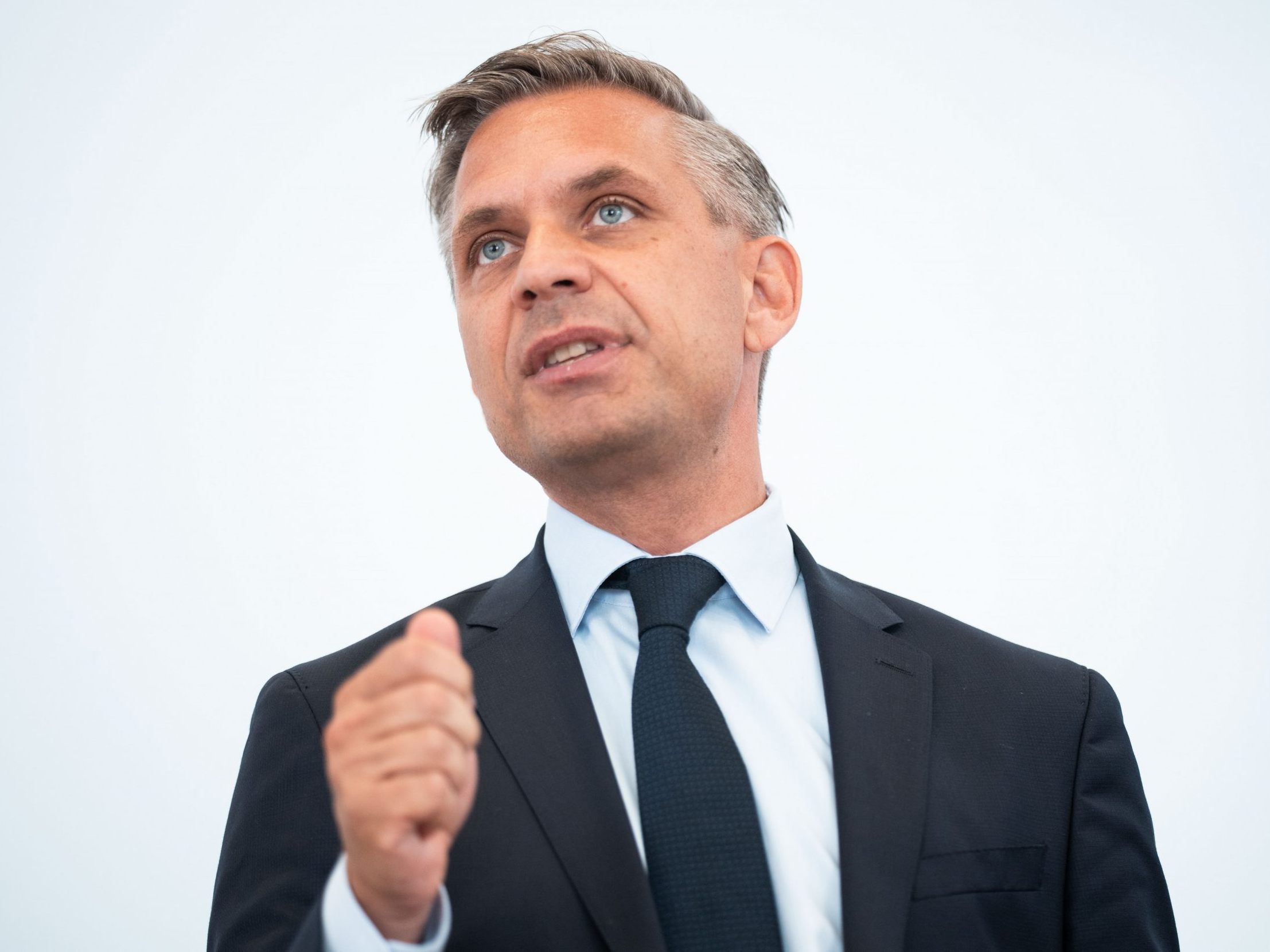 Hattmannsdorfer präsentierte den Entwurf zum E-Wirtschaftsgesetz. Hattmannsdorfer präsentierte den Entwurf zum E-Wirtschaftsgesetz.