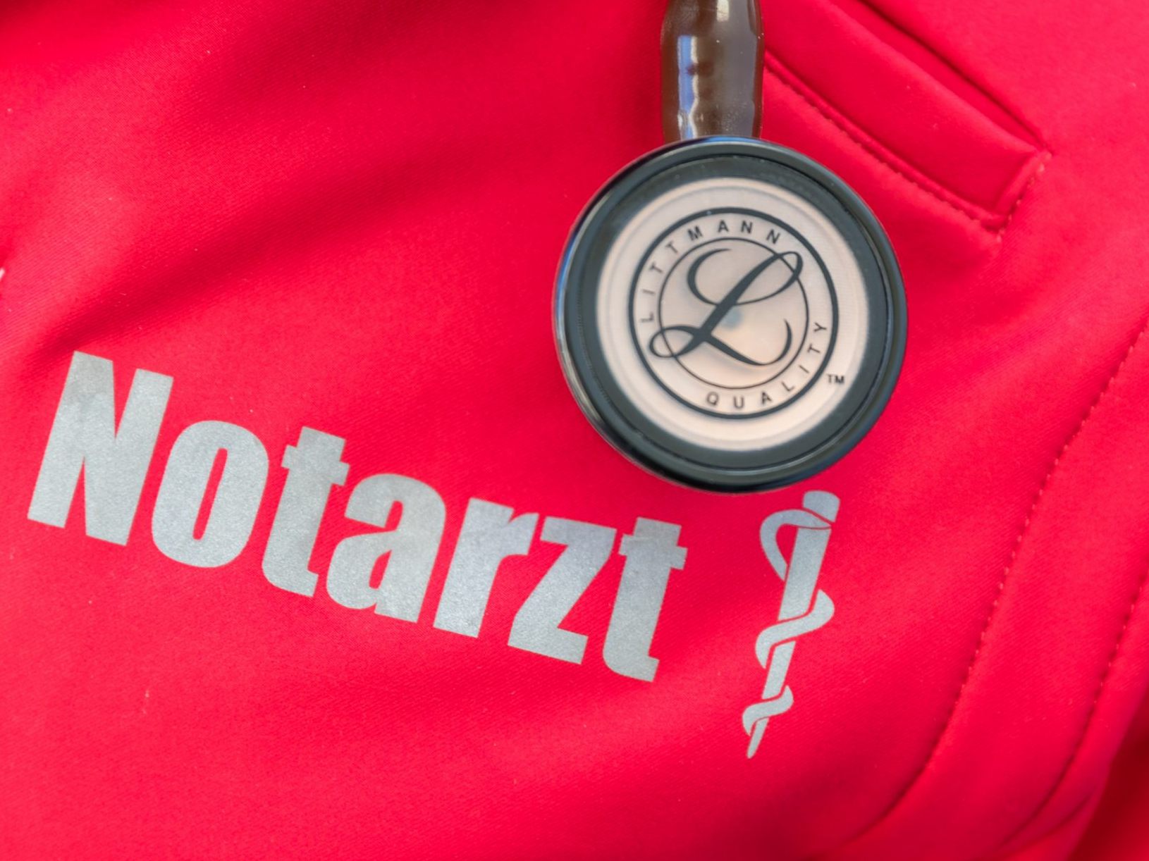 Pkw-Lenker und -Beifahrerin wurden bei dem Unfall leicht verletzt.