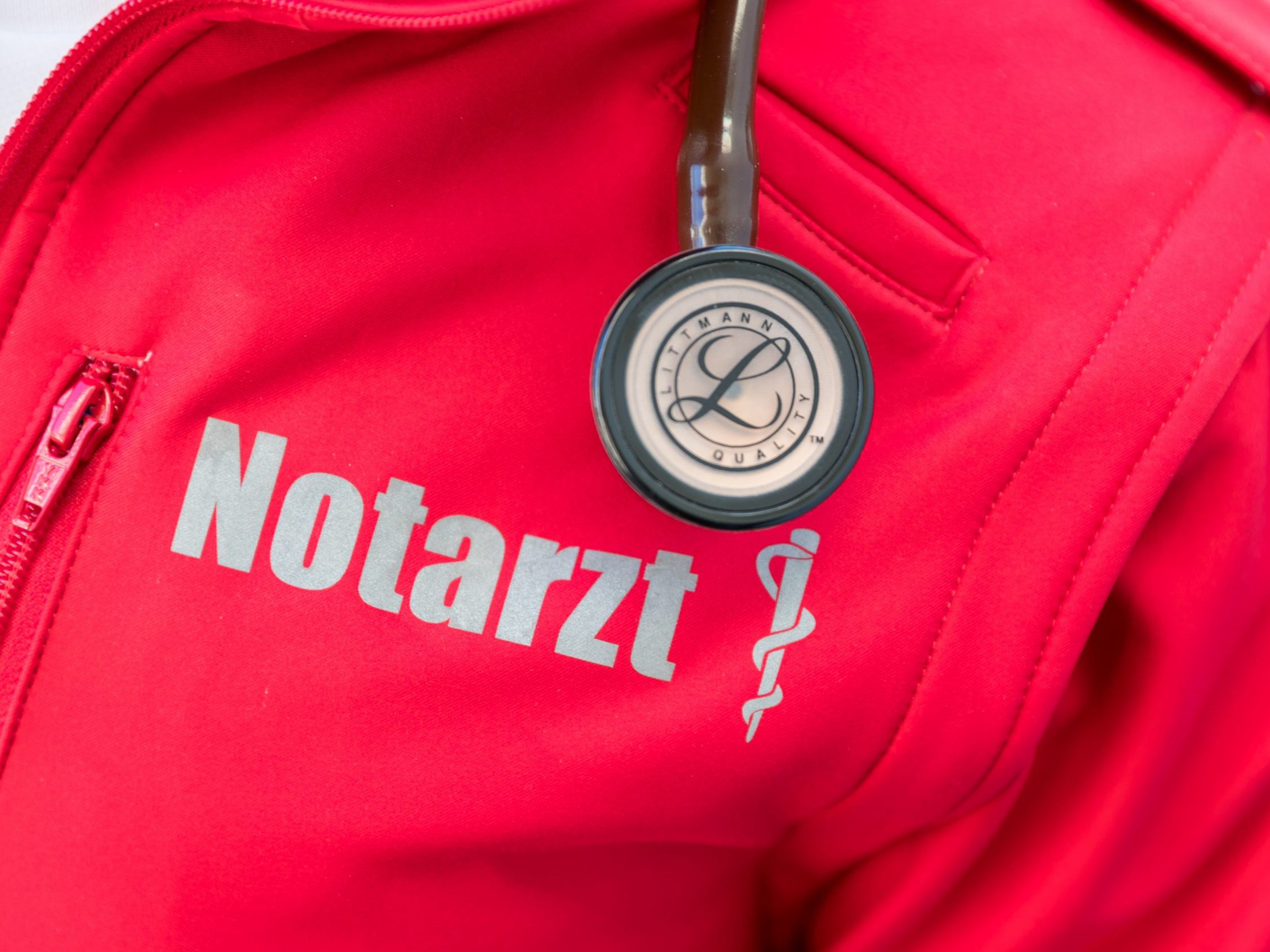 Zwei Radfahrer wurden schwer verletzt.