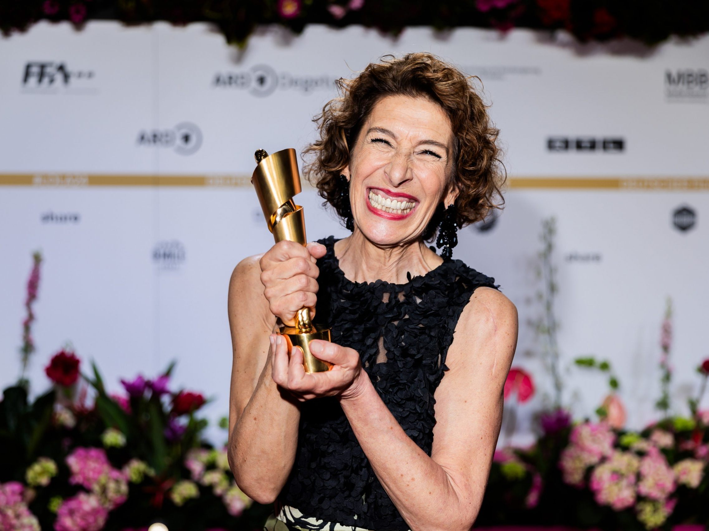 Tatort-Star Adele Neuhauser schlüpfet aus ihrer Krimi-Rolle in die ARD-Komödie „Mit und ohne Simone“ Tatort-Star Adele Neuhauser schlüpfet aus ihrer Krimi-Rolle in die ARD-Komödie „Mit und ohne Simone“