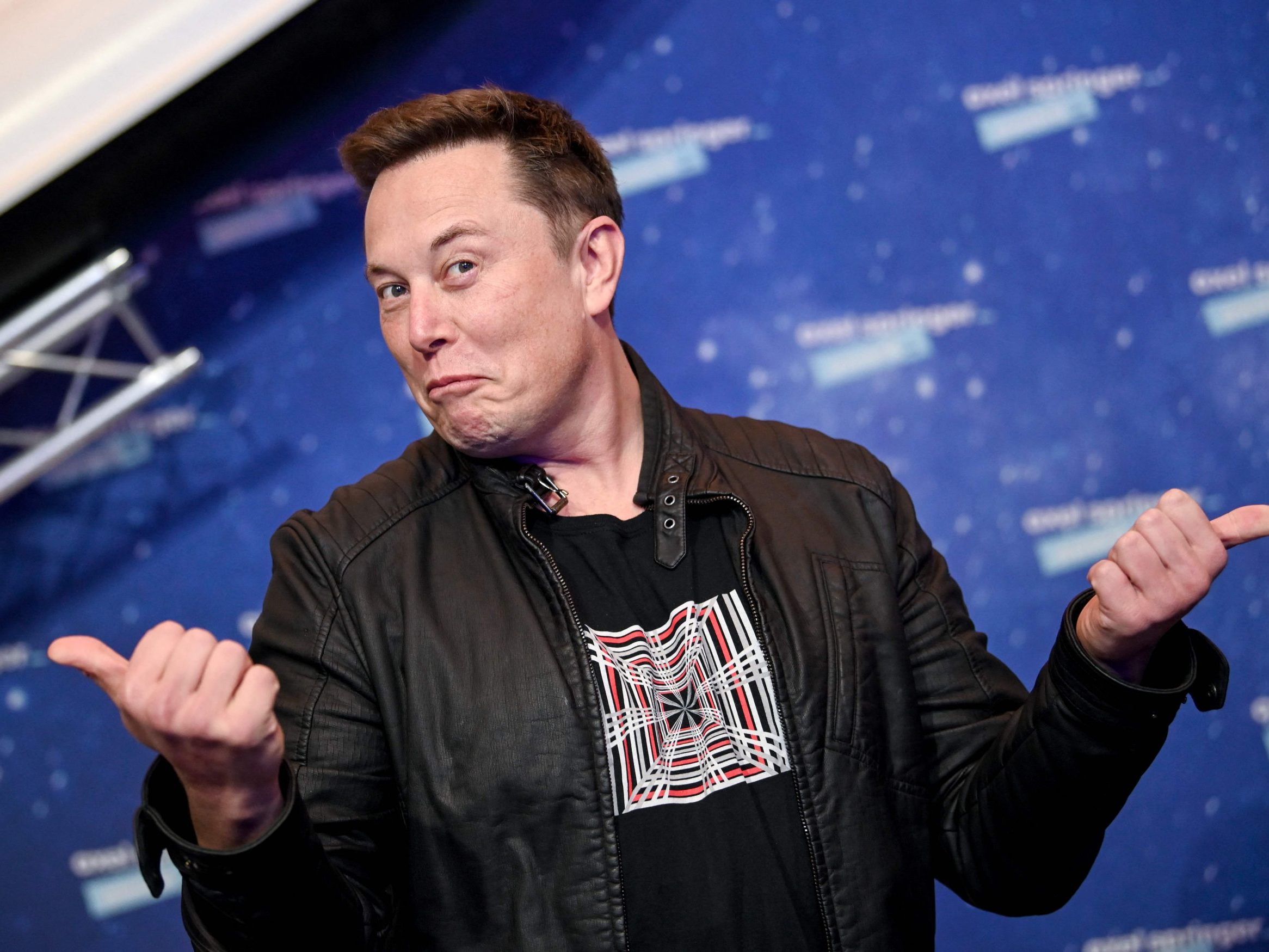 Elon Musks politische Ambitionen belasten Tesla-Aktien. Investoren fordern Fokus auf Kerngeschäft. Auswirkungen auf Aktienkurs und Vertrauen. Elon Musks politische Ambitionen belasten Tesla-Aktien. Investoren fordern Fokus auf Kerngeschäft. Auswirkungen auf Aktienkurs und Vertrauen.