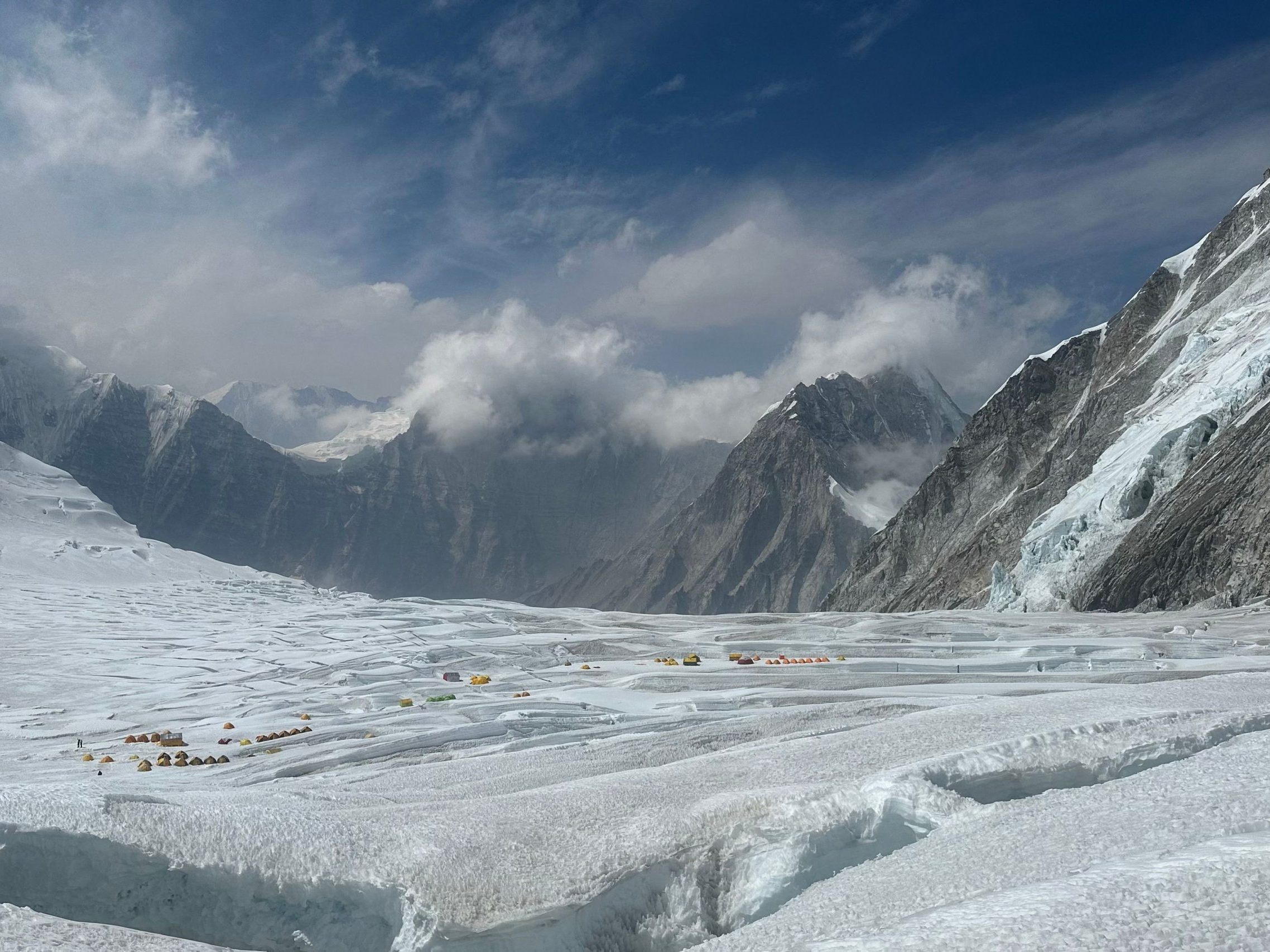 Everest-Lawine im Video: Schneemassen donnern Richtung Tal