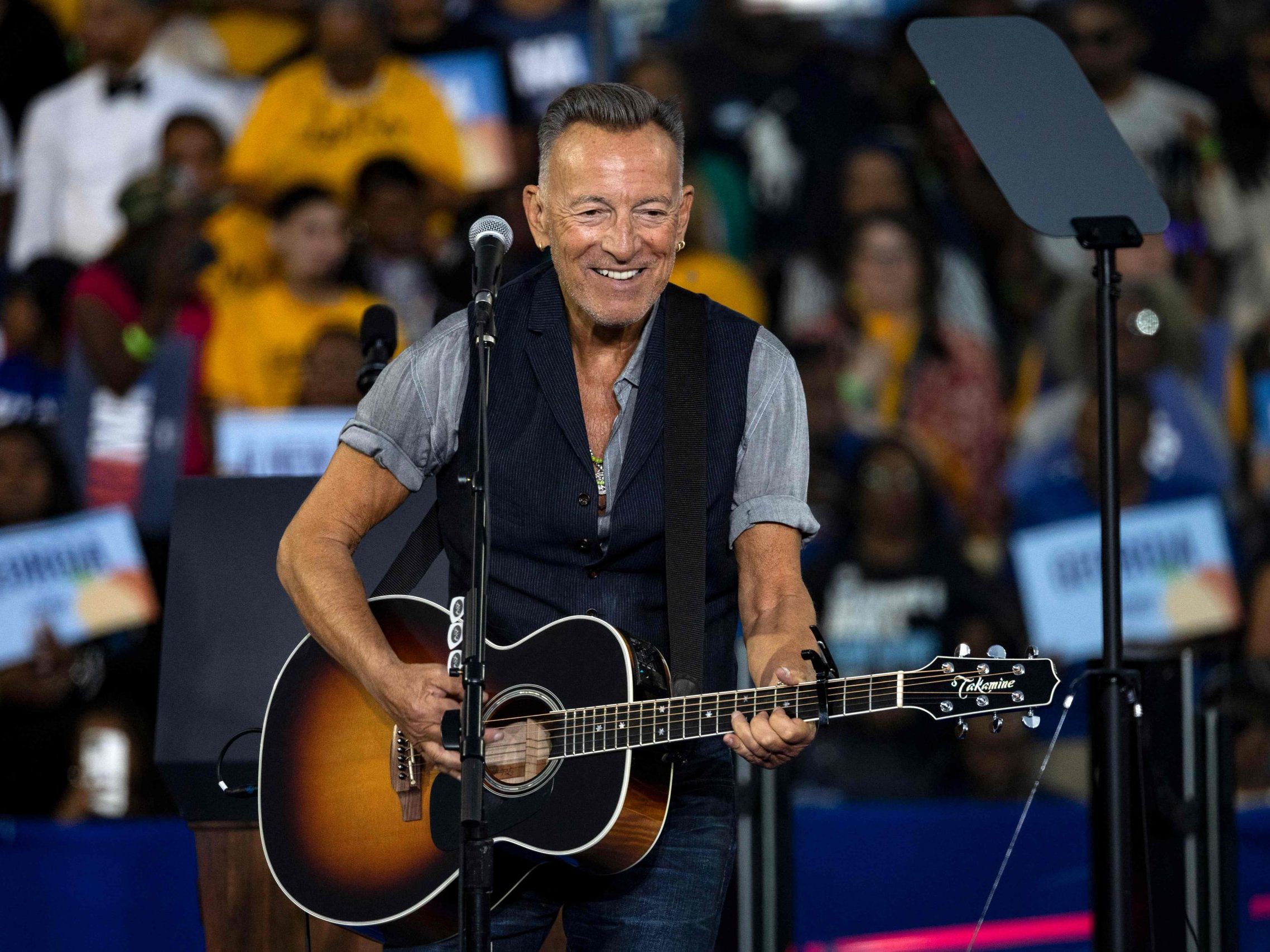 Metallteil stürzt bei Springsteen-Konzert in Gelsenkirchen herab. Ist das Iron Maiden Event in Gefahr? Sicherheitsmaßnahmen werden geprüft. Metallteil stürzt bei Springsteen-Konzert in Gelsenkirchen herab. Ist das Iron Maiden Event in Gefahr? Sicherheitsmaßnahmen werden geprüft.