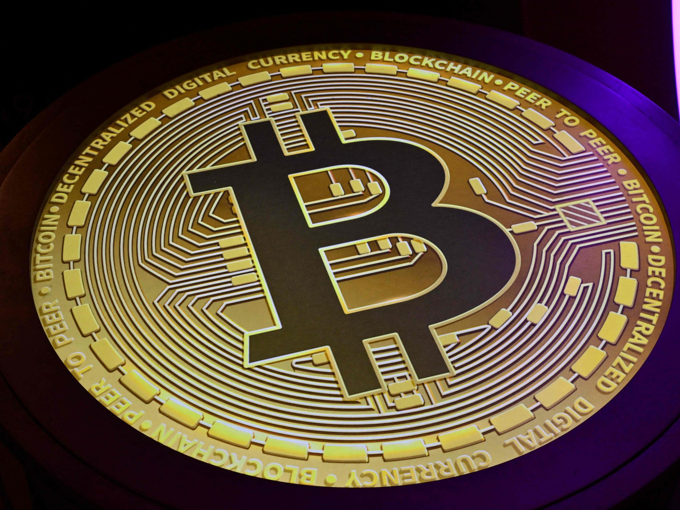 Bitcoin überschreitet 112.000 USD, erlebt Rekordhoch und Korrektur. Volatilität und Marktunsicherheit prägen den Bitcoin-Kurs. Bitcoin überschreitet 112.000 USD, erlebt Rekordhoch und Korrektur. Volatilität und Marktunsicherheit prägen den Bitcoin-Kurs.