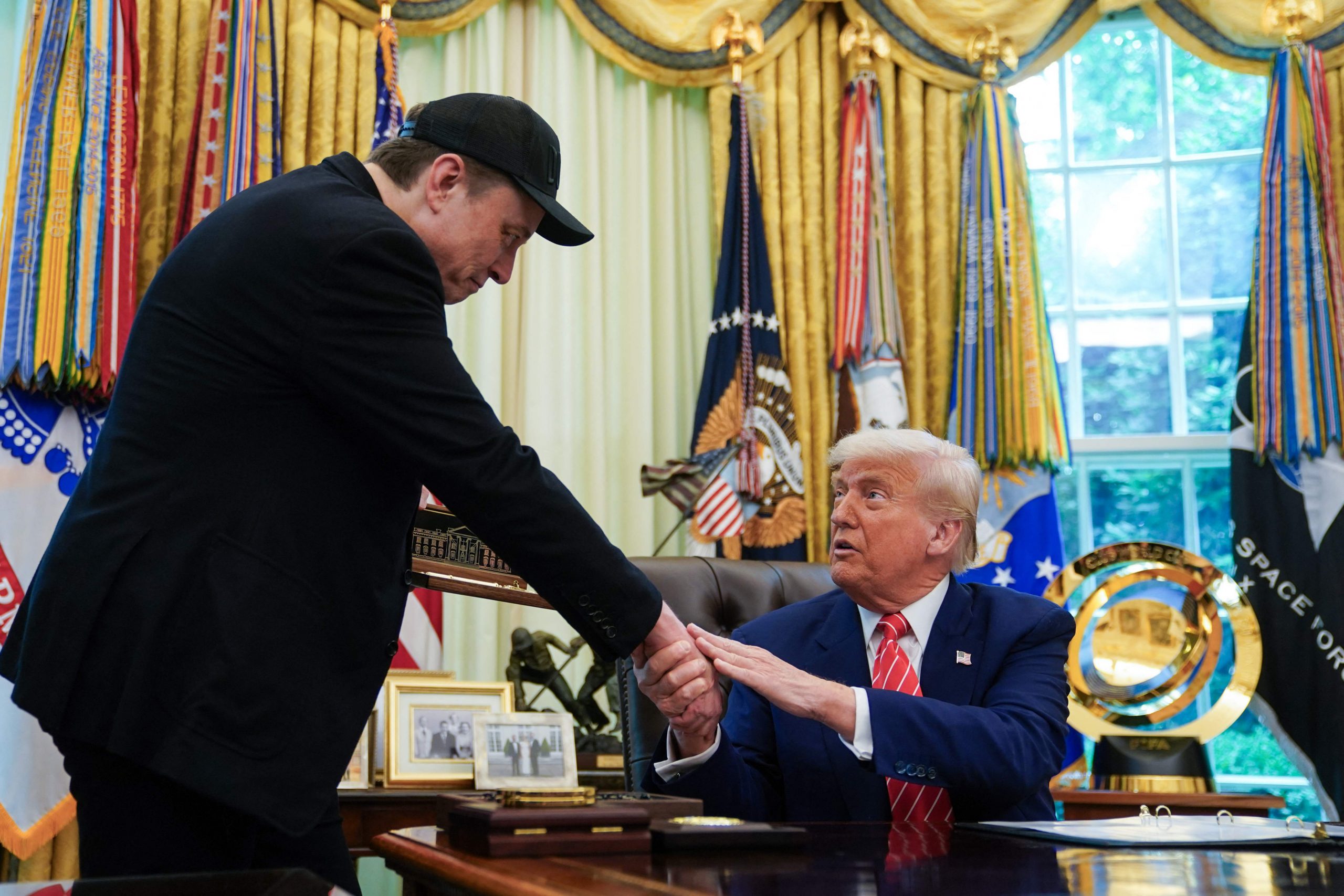 TOPSHOT-US-POLITICS-MUSK-TRUMP