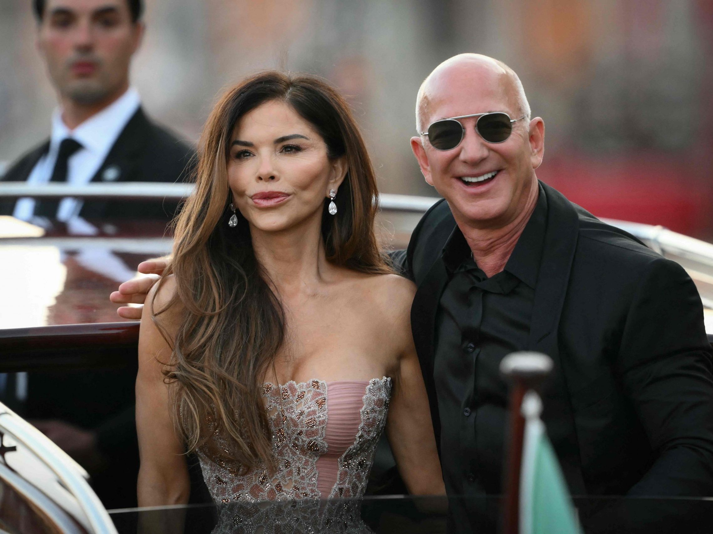 Millionärsspartrick: Bezos lässt seine Mega-Yacht draußen ankern Millionärsspartrick: Bezos lässt seine Mega-Yacht draußen ankern