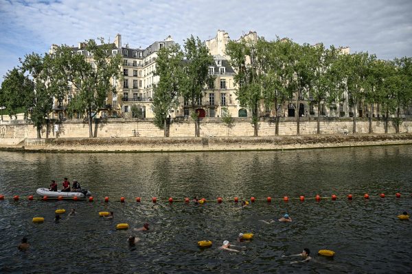 TOPSHOT-FRANCE-ENVIRONMENT-WEATHER-LEISURE