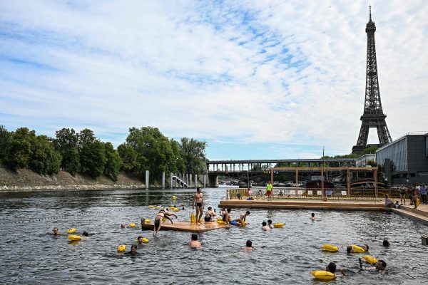 TOPSHOT-FRANCE-ENVIRONMENT-WEATHER-LEISURE