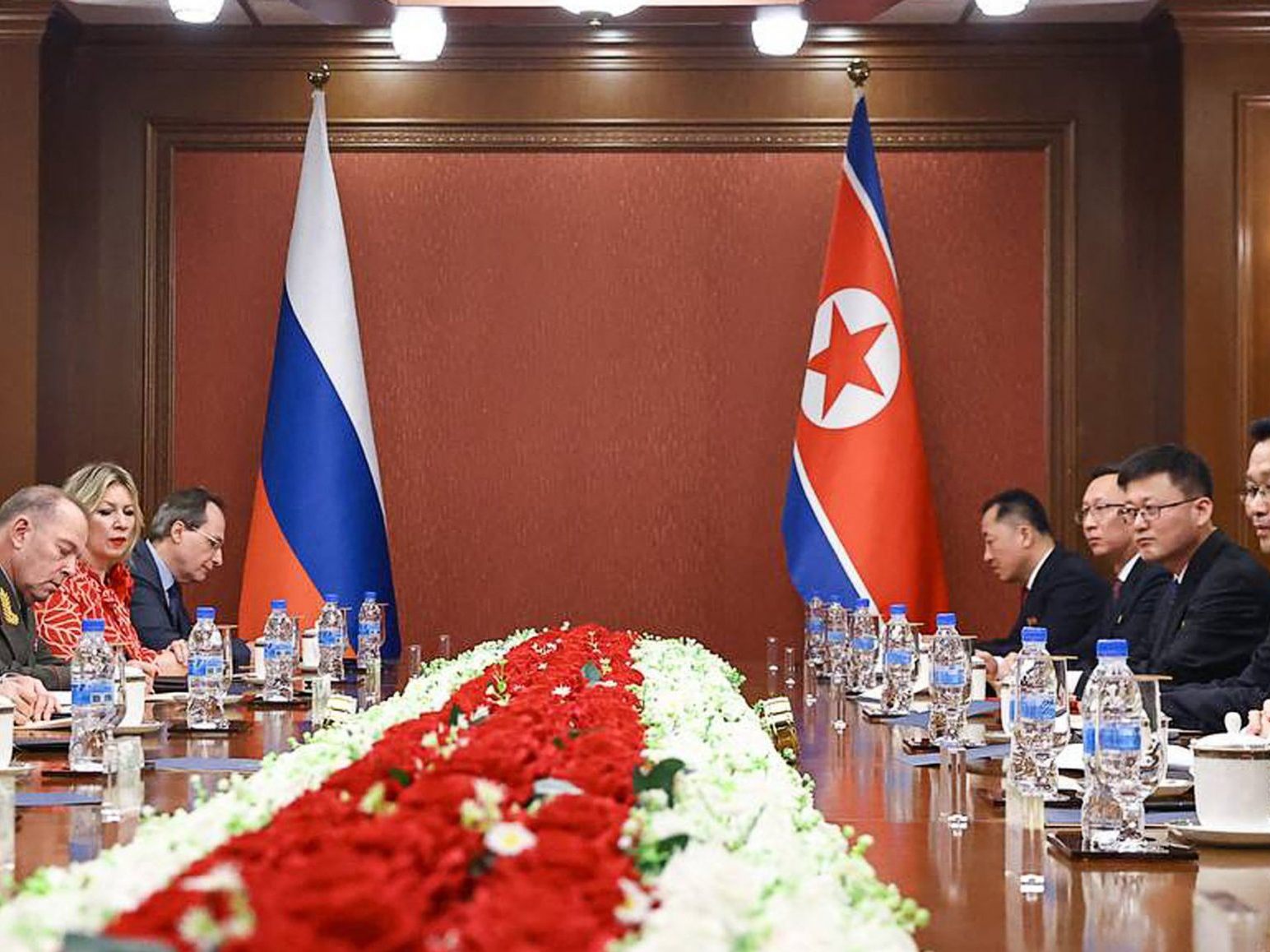 Russischer Außenminister besucht Pjöngjang - Denkmal für koreanische Soldaten in Kursk
