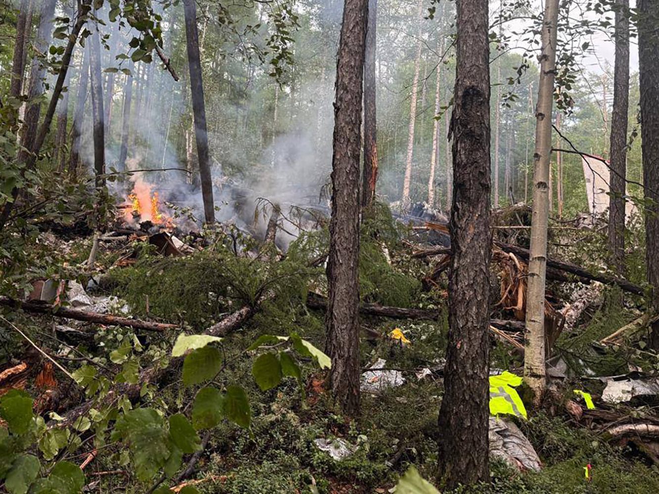 Einen Tag nach dem Tod von 48 Insassen bei einem Flugzeugabsturz im Fernen Osten Russlands sind die beiden Flugschreiber der Maschine geborgen worden. Einen Tag nach dem Tod von 48 Insassen bei einem Flugzeugabsturz im Fernen Osten Russlands sind die beiden Flugschreiber der Maschine geborgen worden.